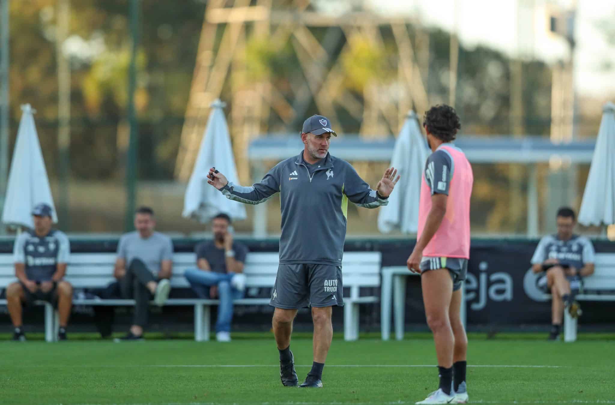 Gabriel Milito em treino do Atl&eacute;tico_MG