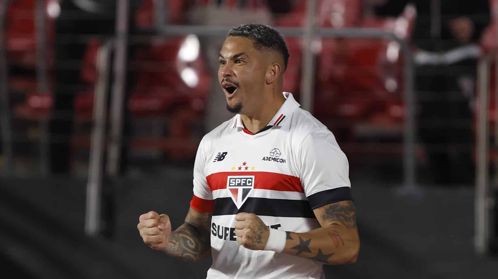 Luciano prova (mais uma vez) o quanto &eacute; decisivo para o S&atilde;o Paulo em mata-matas