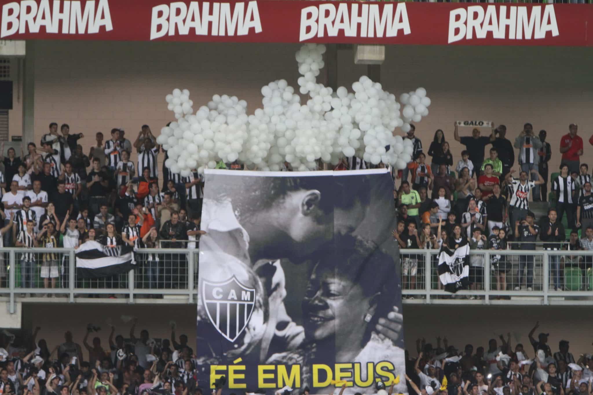 Banner estendido no Independ&ecirc;ncia em apoio a m&atilde;e de Ronaldinho