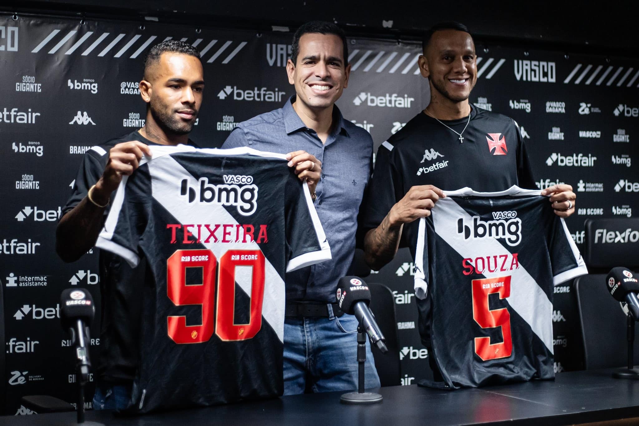 Apresenta&ccedil;&atilde;o de Alex Teixeira e Souza refor&ccedil;a ideia de busca por &lsquo;DNA do Vasco&rsquo;