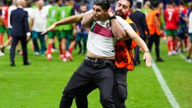 Pol&iacute;cia alem&atilde; abre investiga&ccedil;&atilde;o sobre v&iacute;deo em que seguran&ccedil;as agridem torcedor na Euro