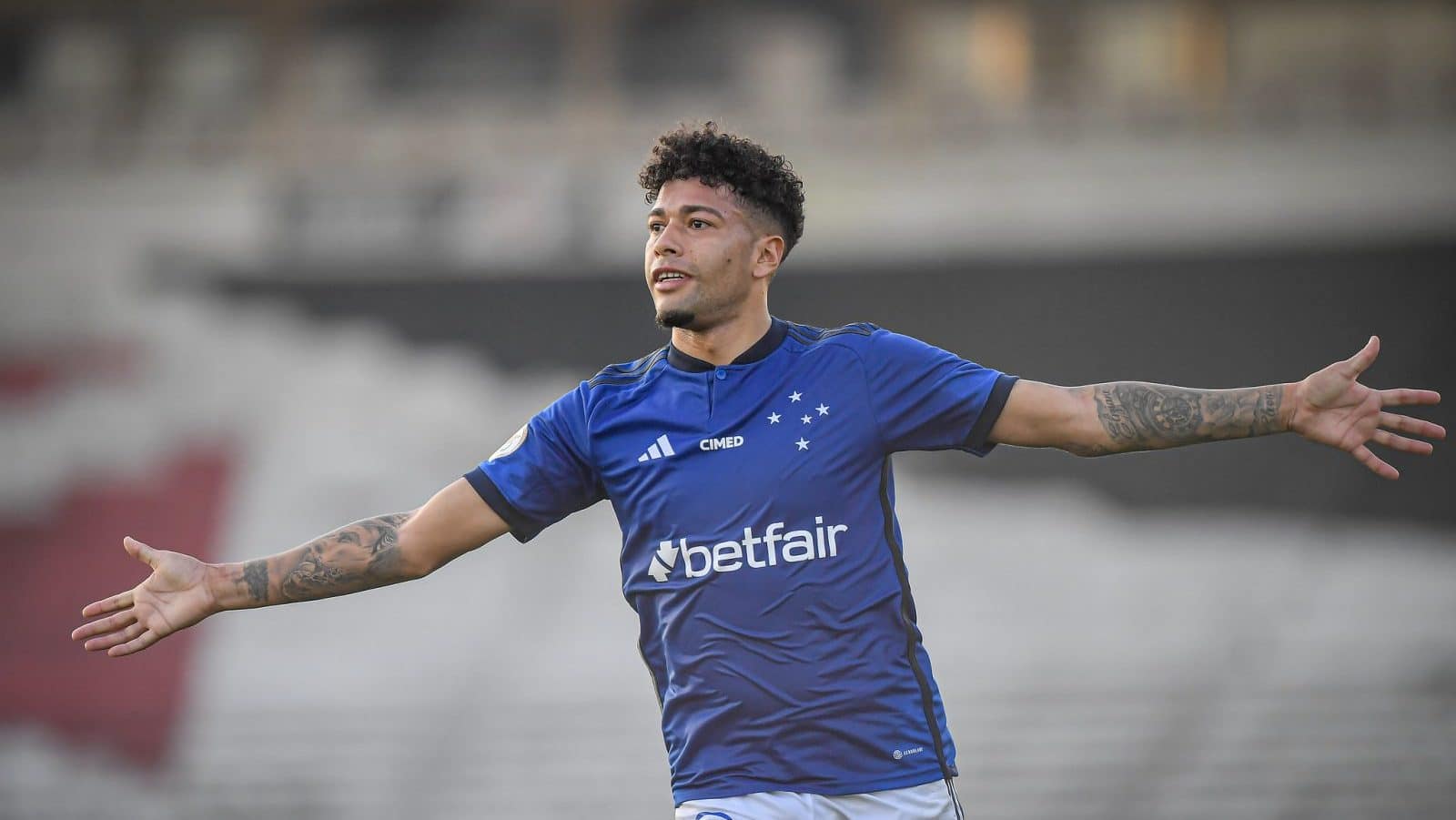 &lsquo;Opera&ccedil;&atilde;o desincha elenco&rsquo;: Cruzeiro encaminha sa&iacute;da de quatro jogadores