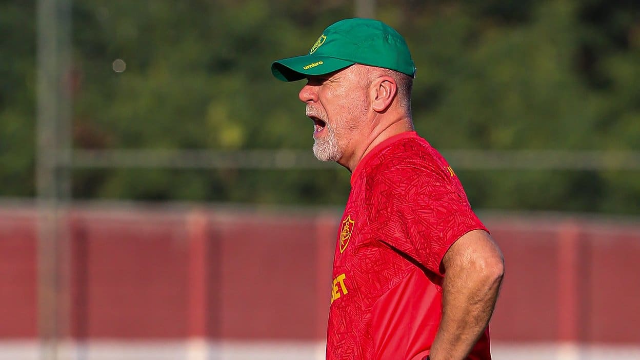 Como foi o primeiro dia de Mano Menezes no Fluminense