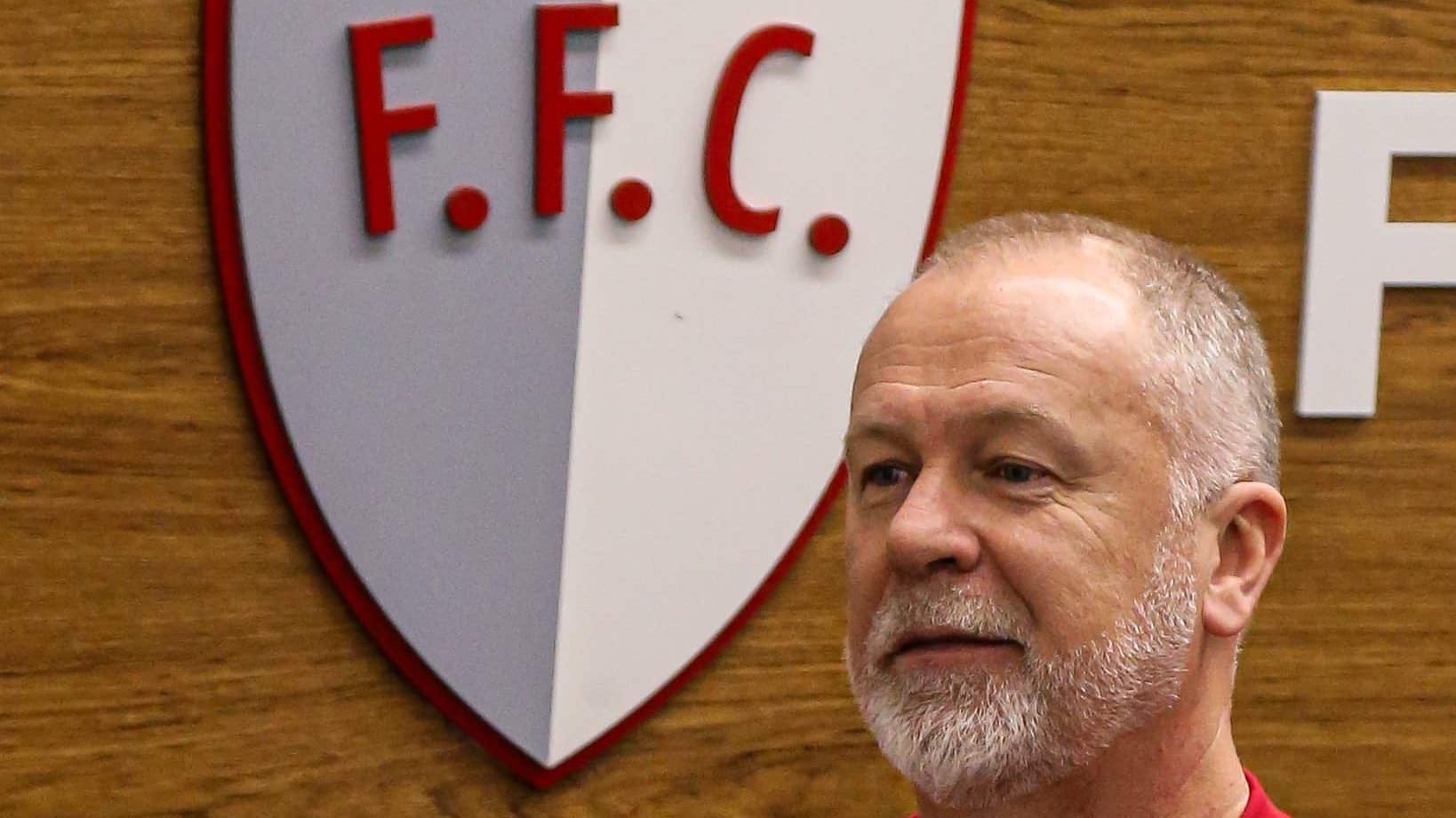 &lsquo;Se aceitei, &eacute; porque acredito&rsquo;: Mano Menezes &eacute; apresentado no Fluminense