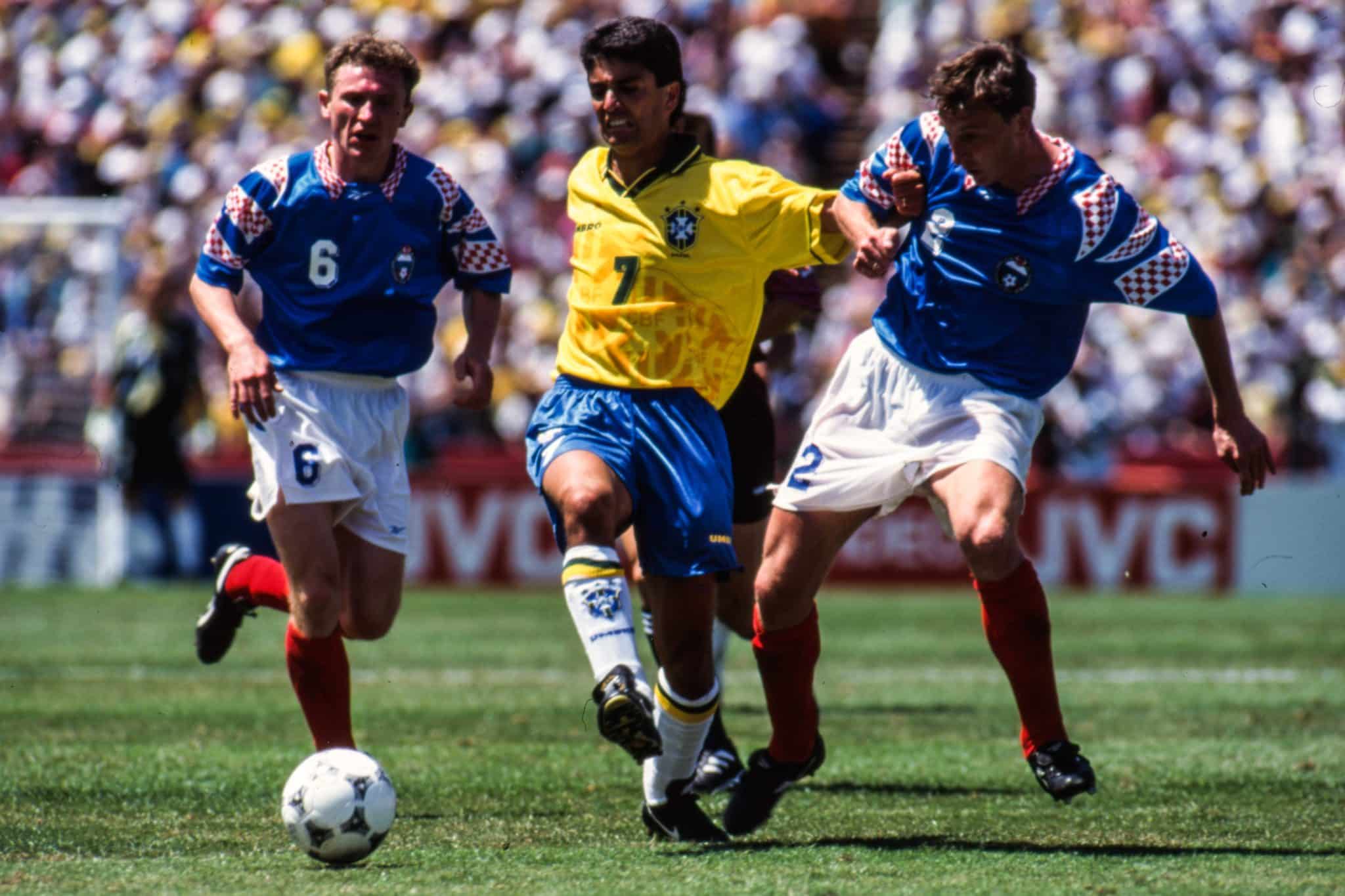 Foto: (IconSport) - Bebeto pela sele&ccedil;&atilde;o brasileira