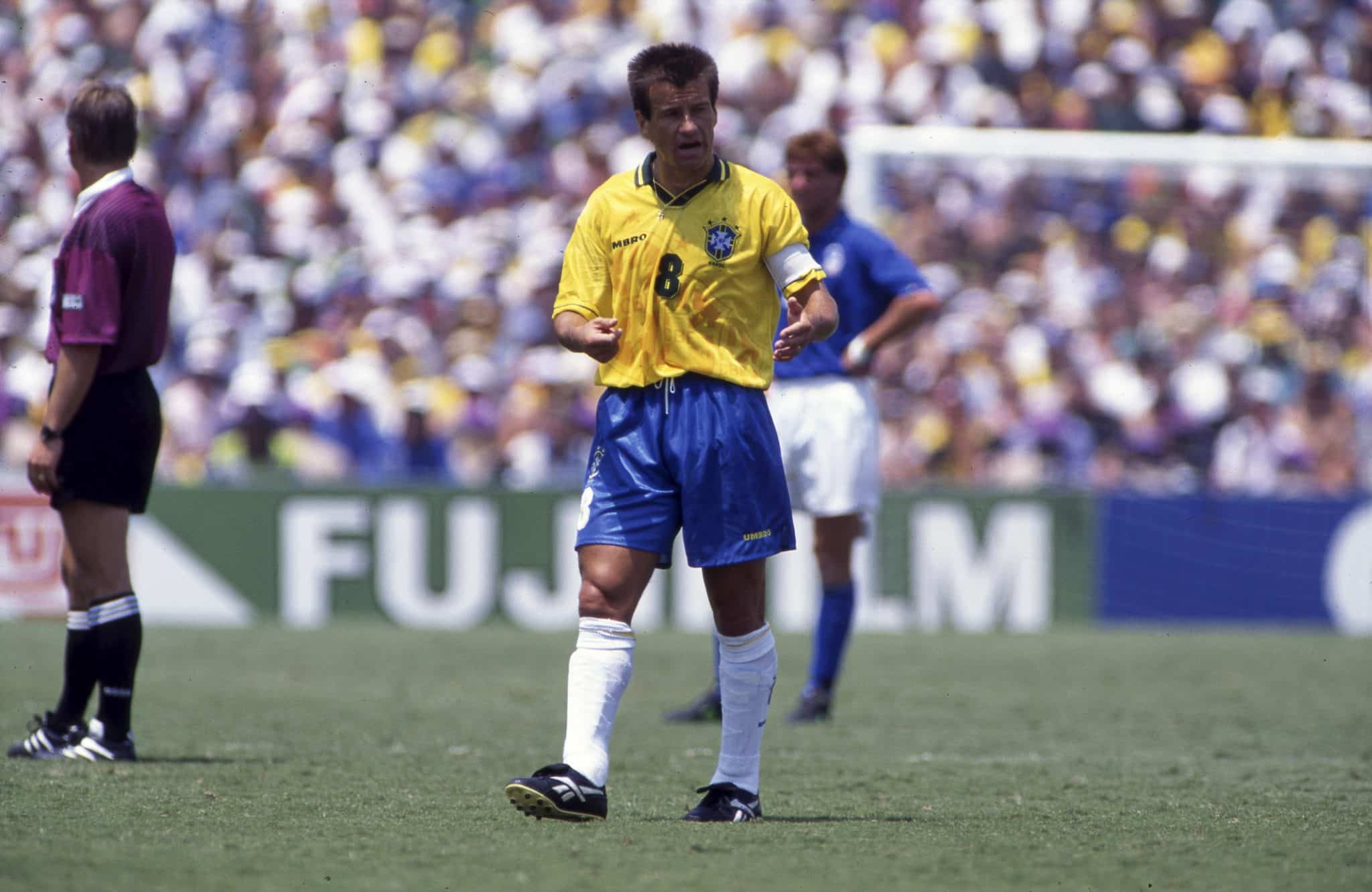Foto: (IconSport) - Dunga pela sele&ccedil;&atilde;o brasileira