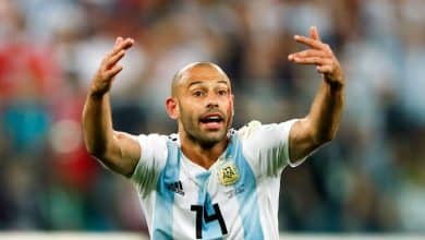 Mascherano diz que jogadores da Argentina n&atilde;o s&atilde;o racistas, mas trope&ccedil;a no argumento