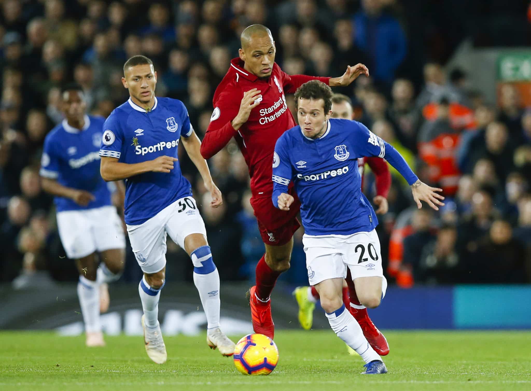 Bernard em a&ccedil;&atilde;o pelo Everton contra o Liverpool