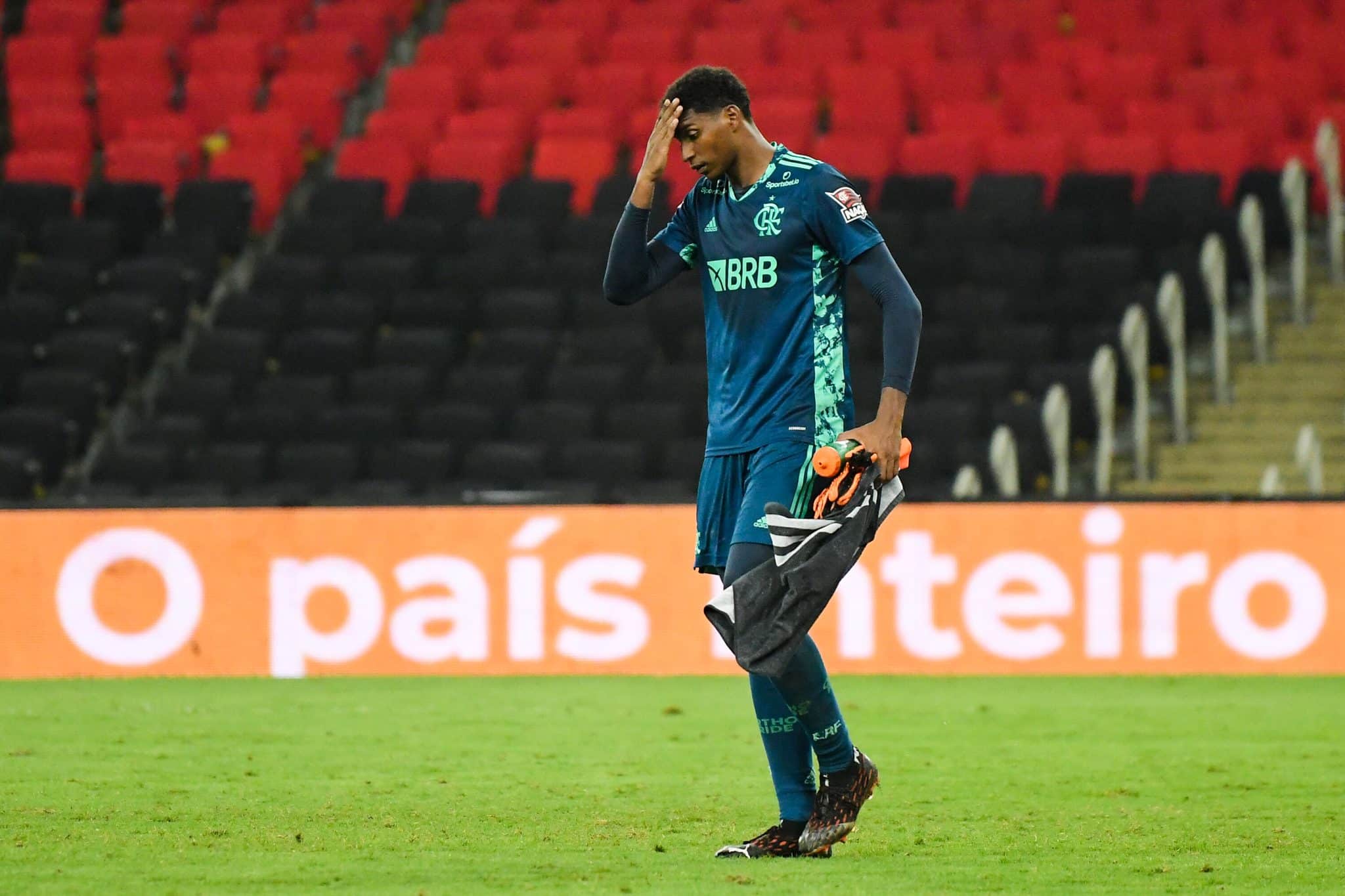 Falha no duelo contra o S&atilde;o Paulo pela Copa do Brasil foi crucial para derrocada de Hugo Souza na carreira (Foto: Icon Sport)