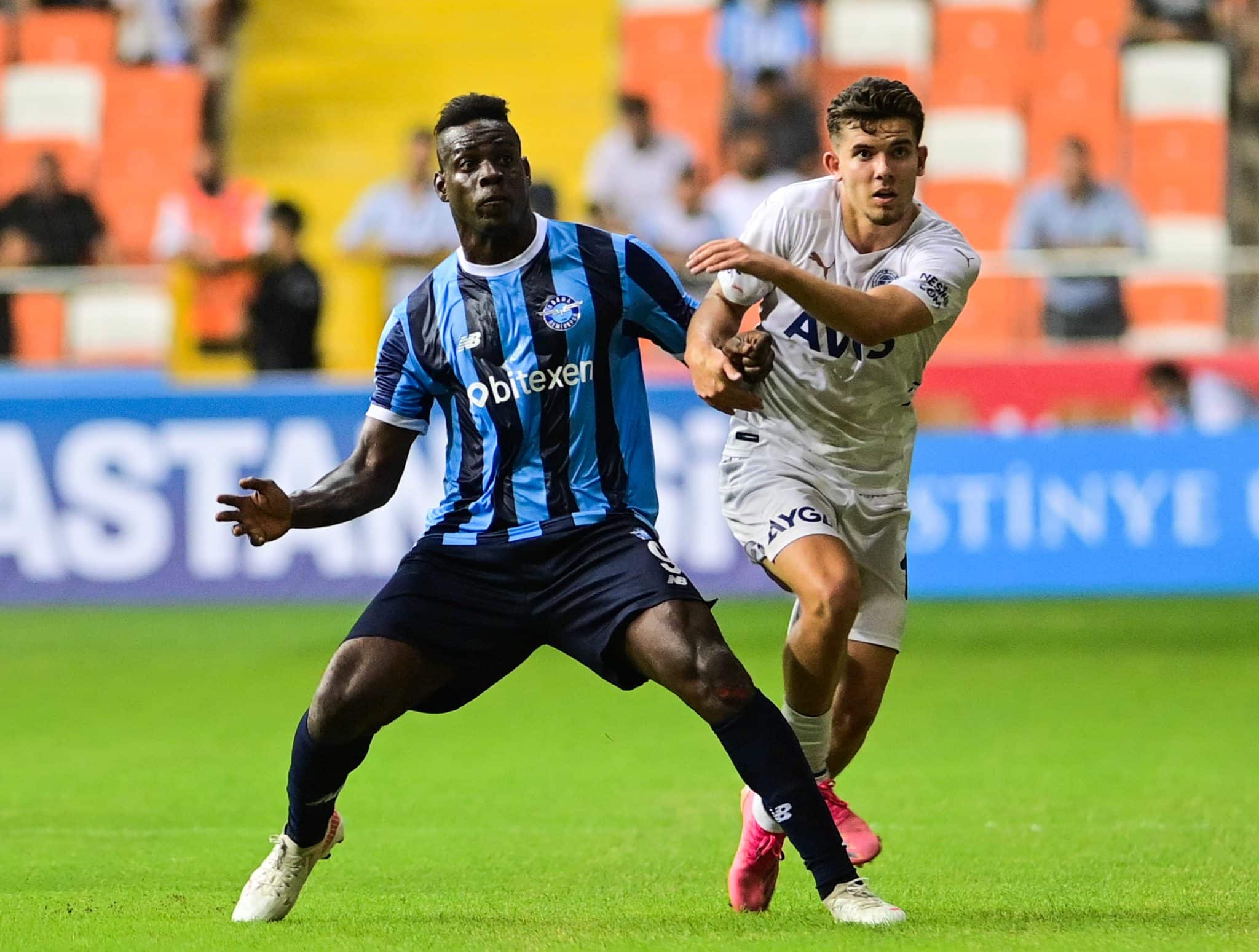 Balotelli, dois meias e um zagueiro: o que sabemos sobre o mercado do Corinthians