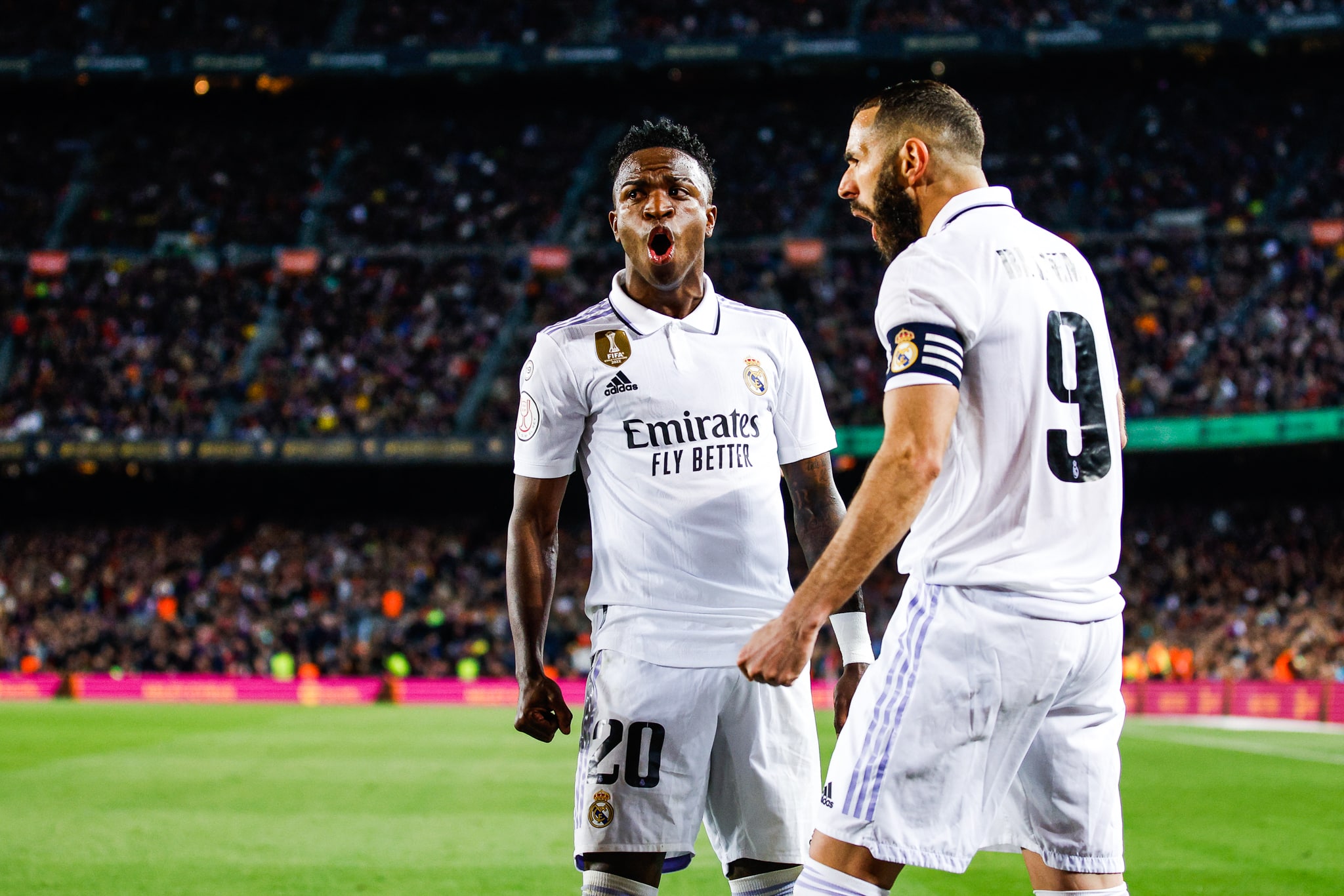 Foto: (IconSport) - Vinicius J&uacute;nior e Karim Benzema pelo Real Madrid