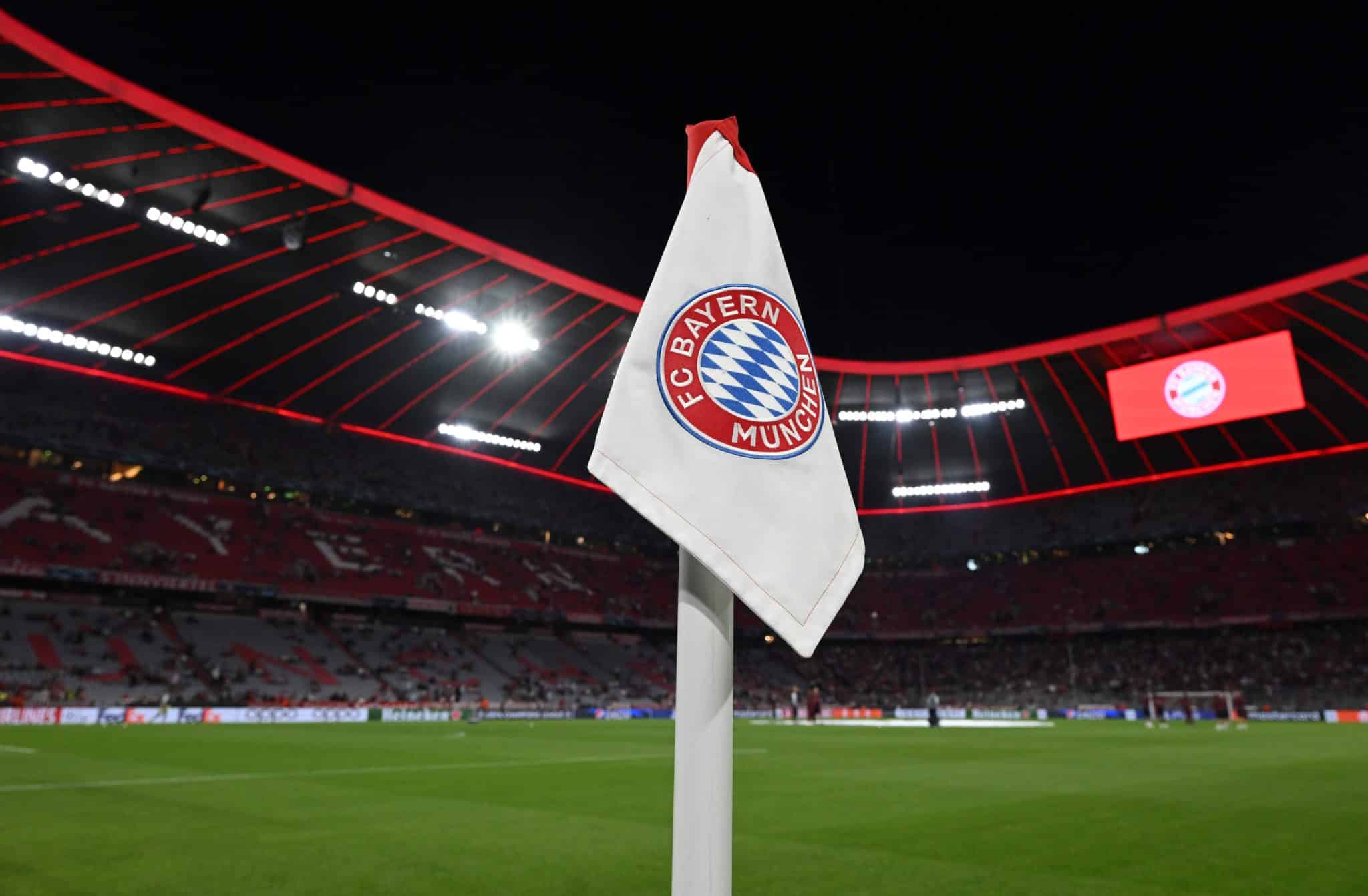 Bandeira do Bayern de Munique no escanteio da Allianz Arena. Foto: Icon Sport