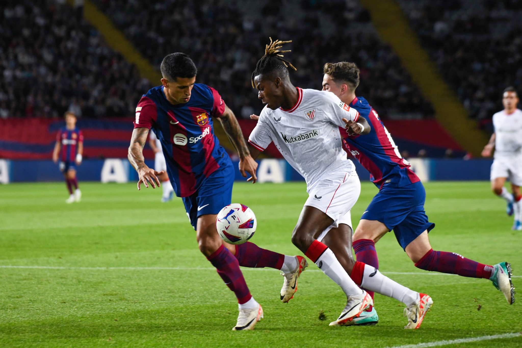 Ser&aacute; que vai? &Iacute;dolo alem&atilde;o faz apelo por &lsquo;sonho&rsquo; de Flick no Barcelona