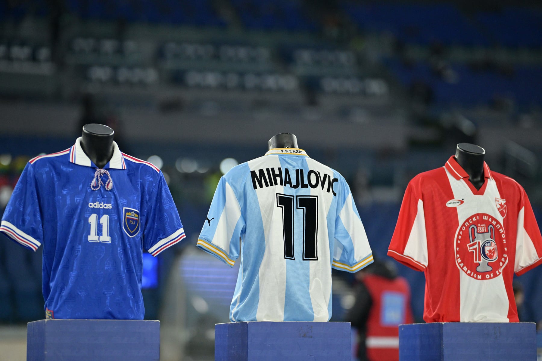 Camisas de Sinisa Mihajlović por Iugosl&aacute;via, Lazio e Estrela Vermelha
