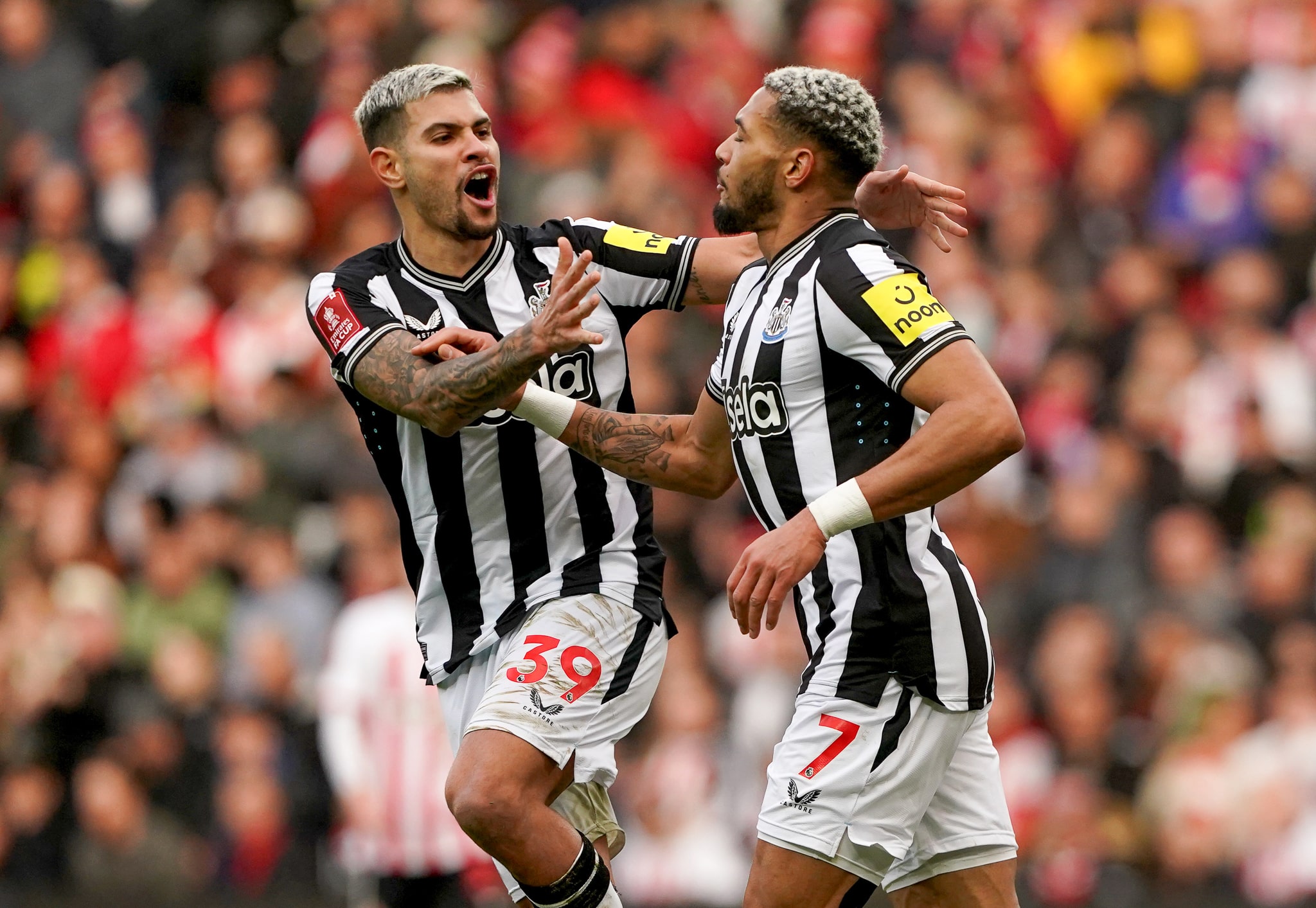 Joelinton revela vontade de Bruno Guimar&atilde;es ap&oacute;s rumores de transfer&ecirc;ncia no Newcastle