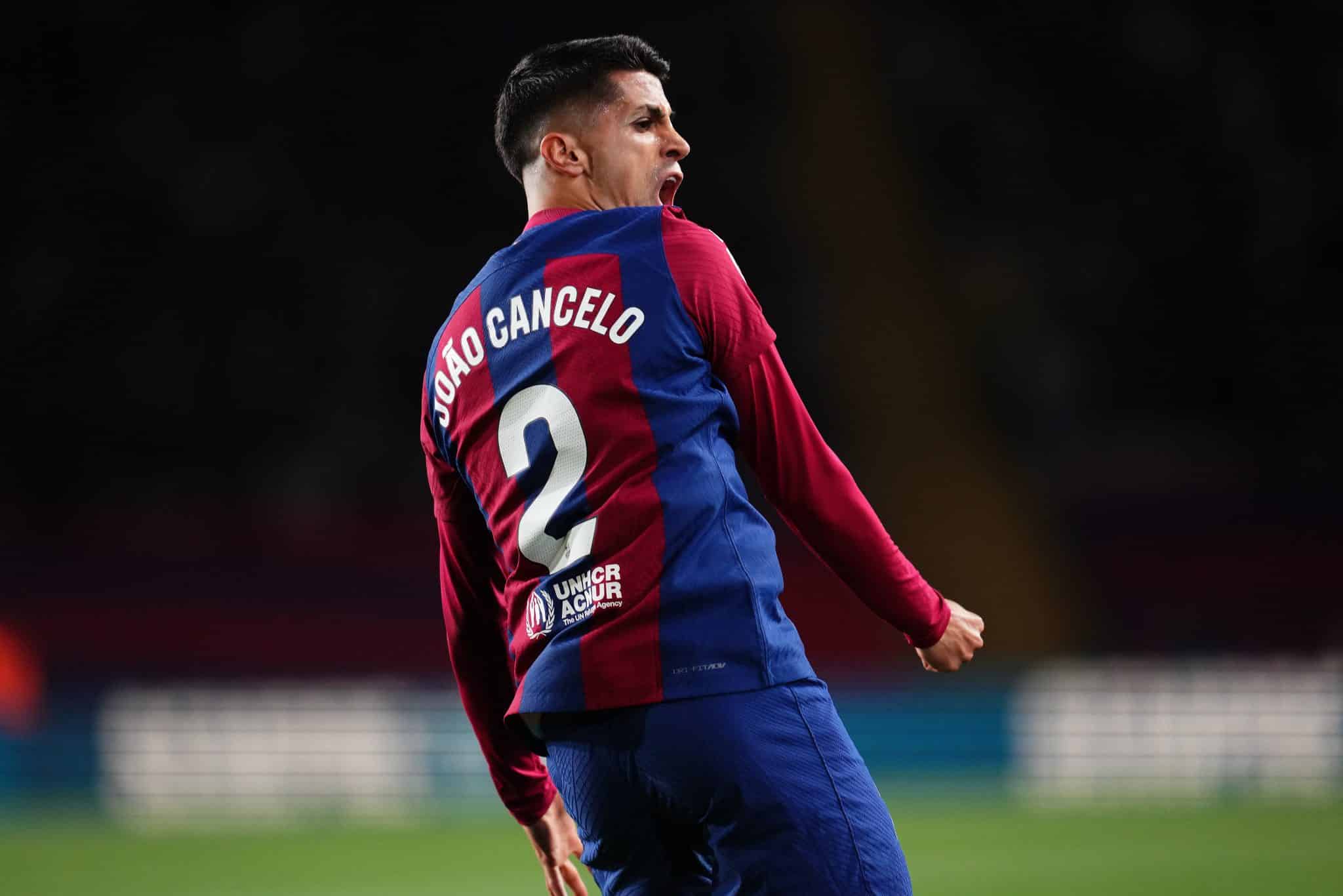 Jo&atilde;o Cancelo celebra gol pelo Barcelona