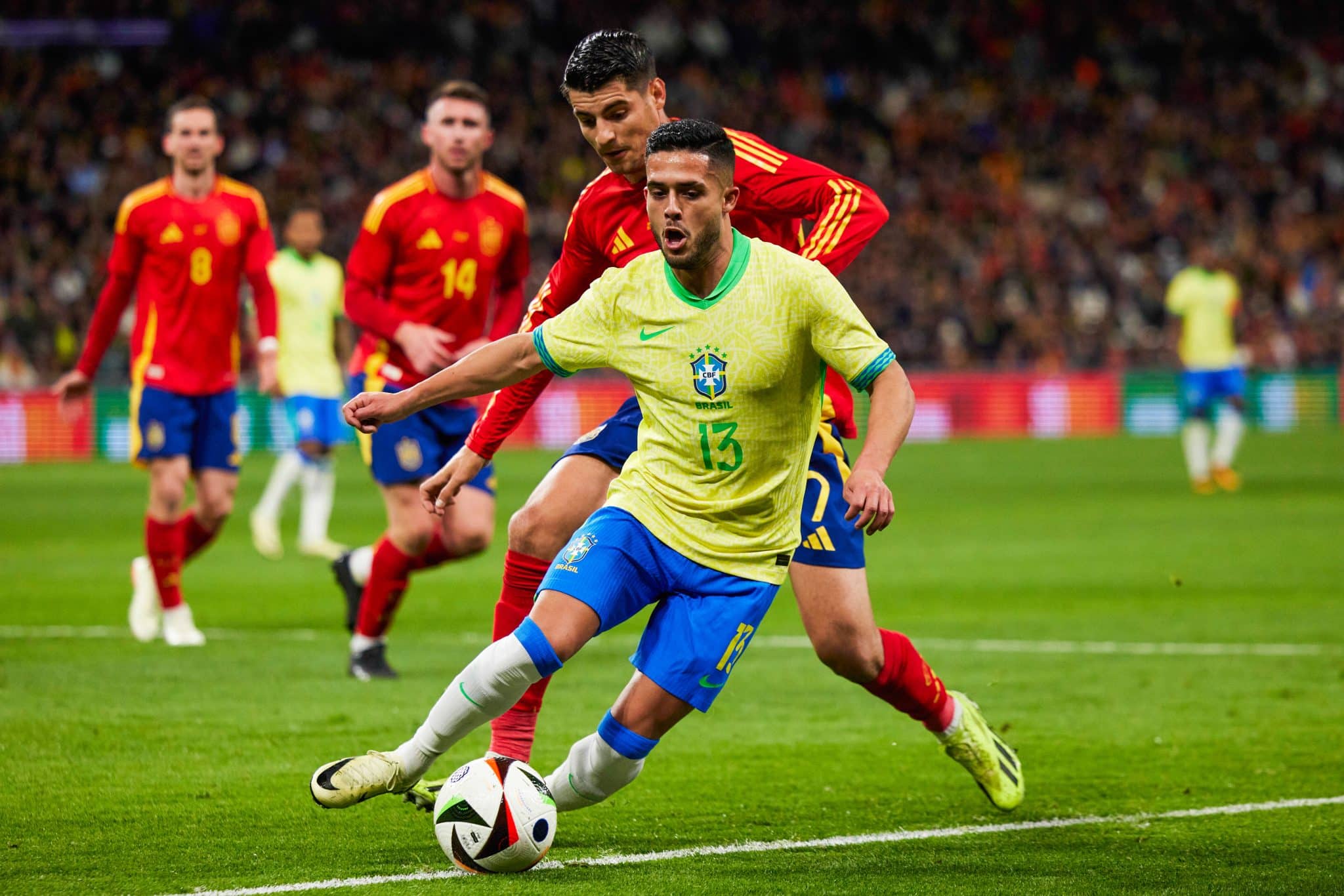 Foto: (IconSport) - Yan Couto pela sele&ccedil;&atilde;o brasileira