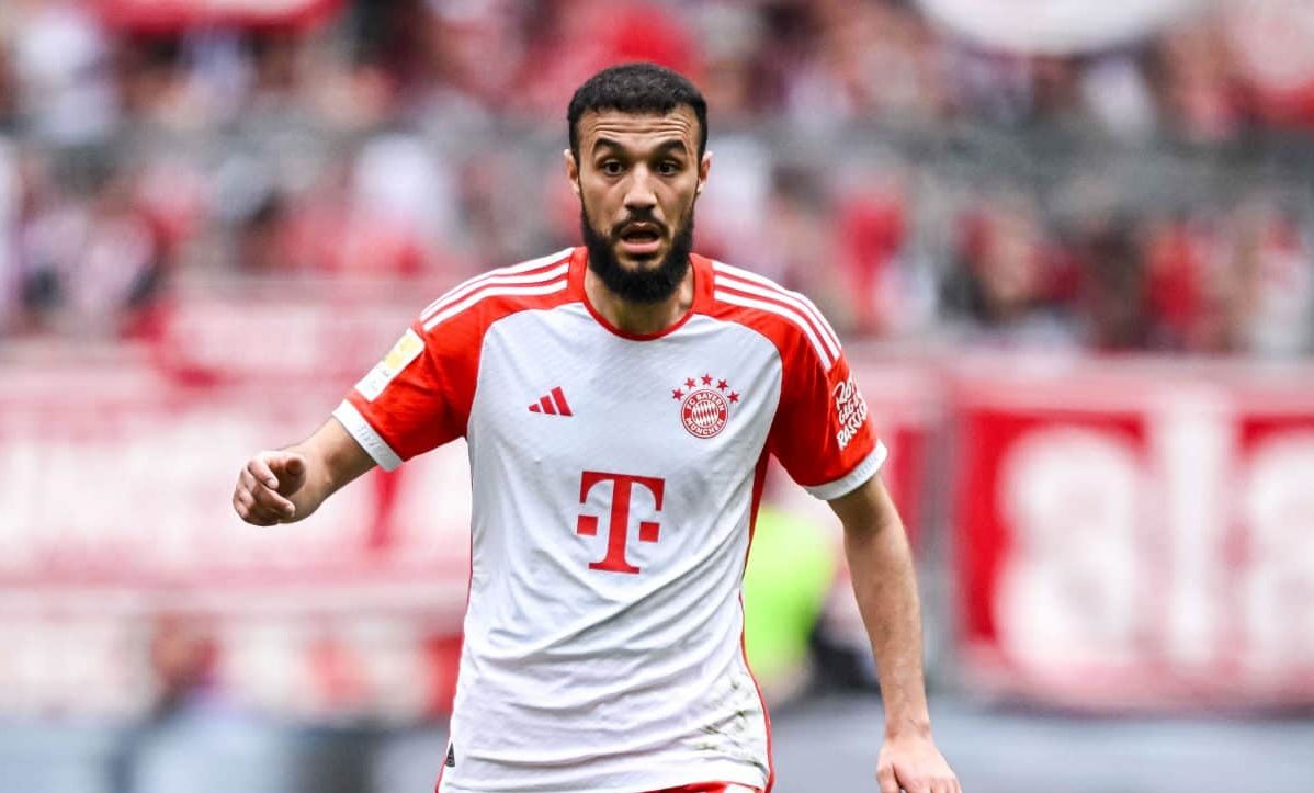 Manchester United ou West Ham? Novela por Mazraoui, finalmente, se aproxima do fim