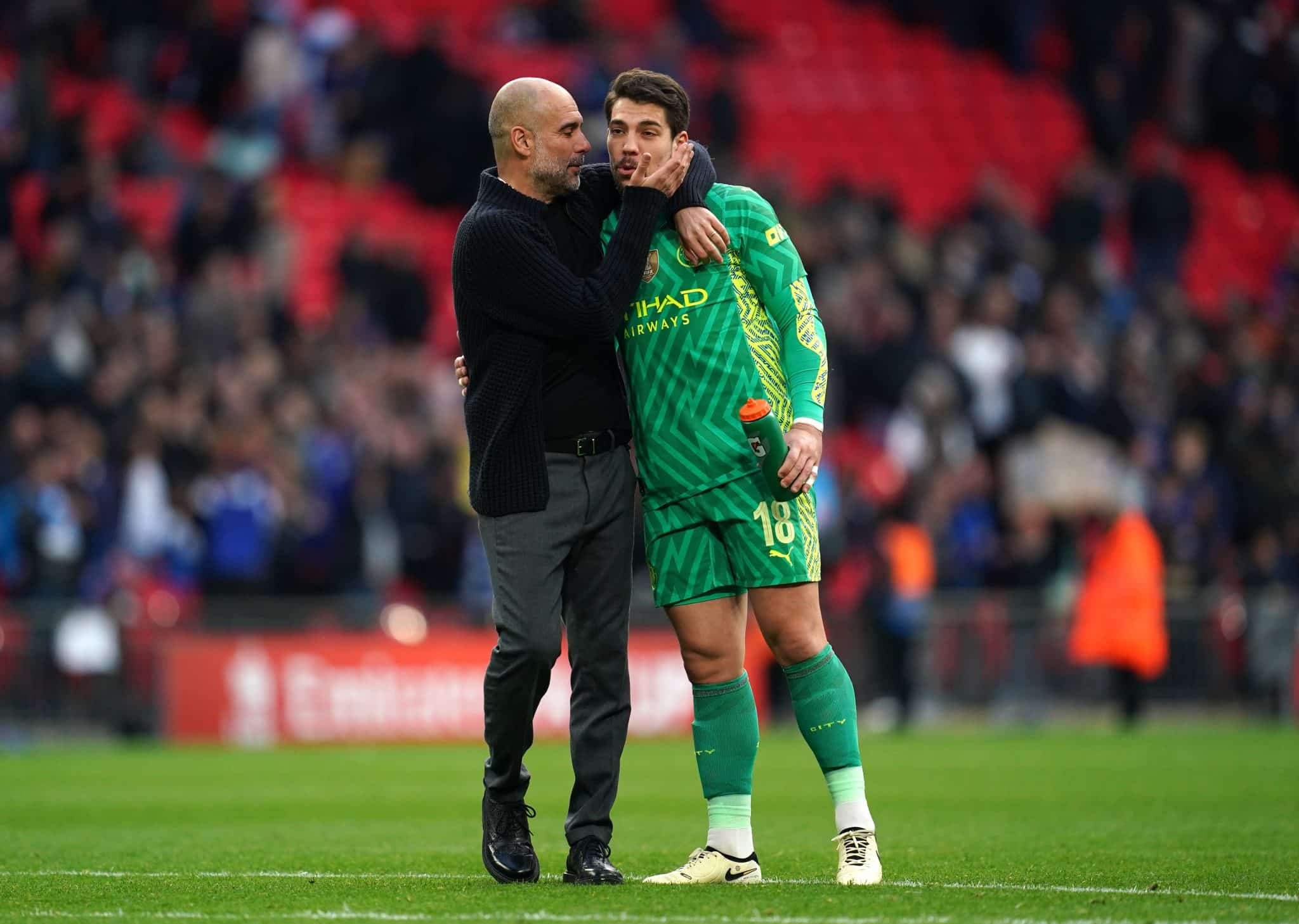 Foto: (IconSport) - Pep Guardiola e Stefan Ortega, do Manchester City
