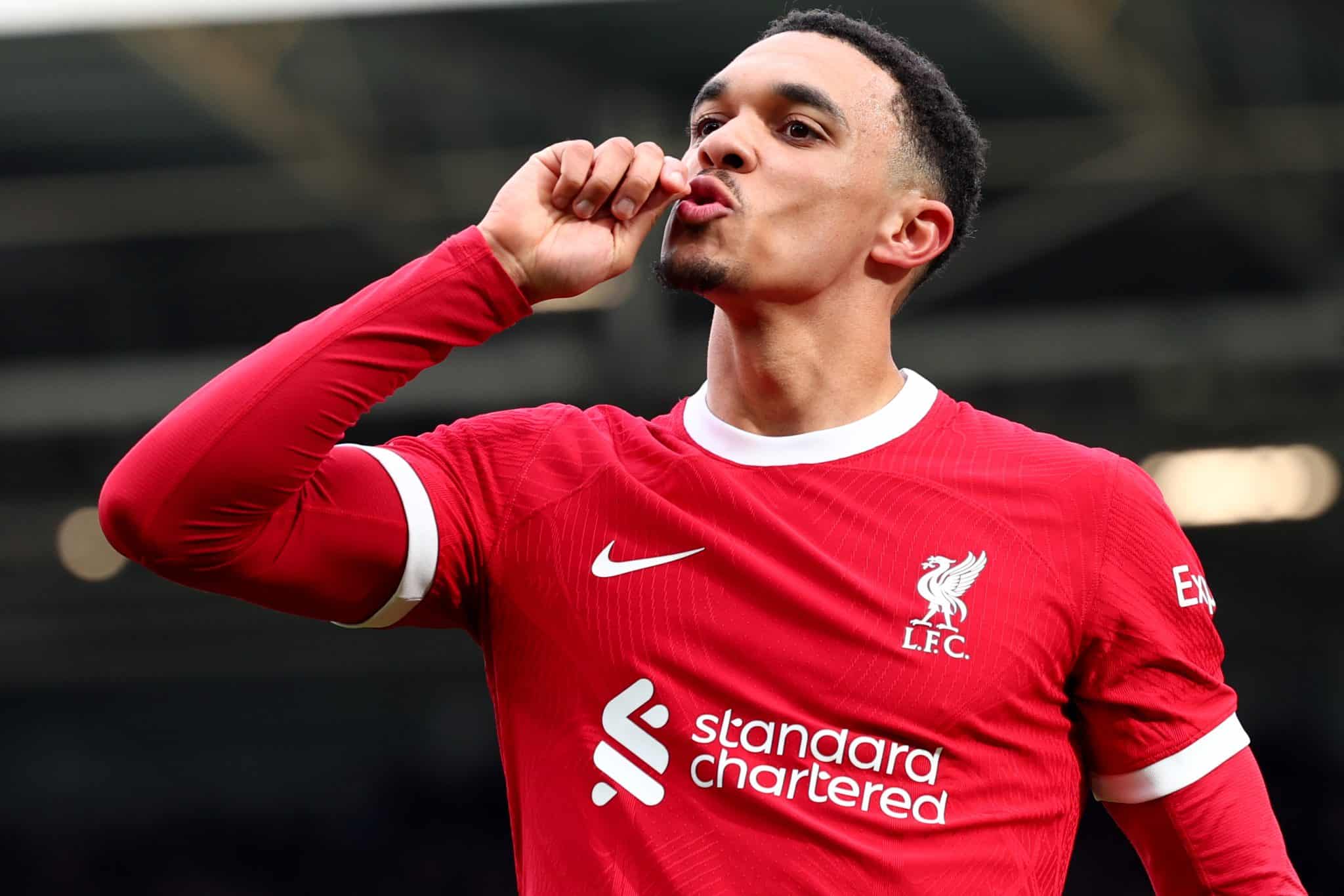 Na temporada 2023/2024, as les&otilde;es dificultaram uma sequ&ecirc;ncia para Arnold no Liverpool. Foto: Icon Sport