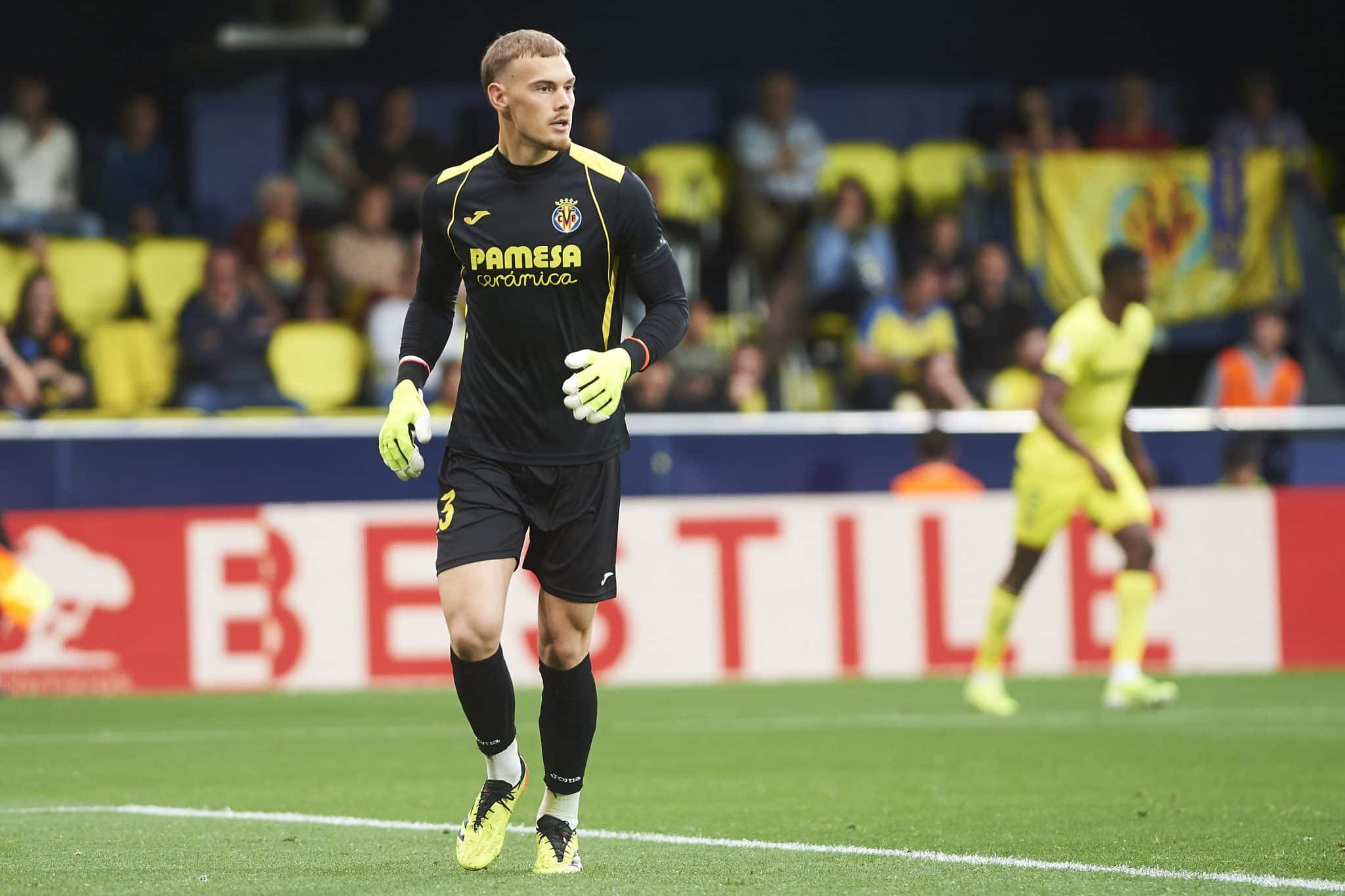 Filip Jorgensen em a&ccedil;&atilde;o pelo Villarreal 