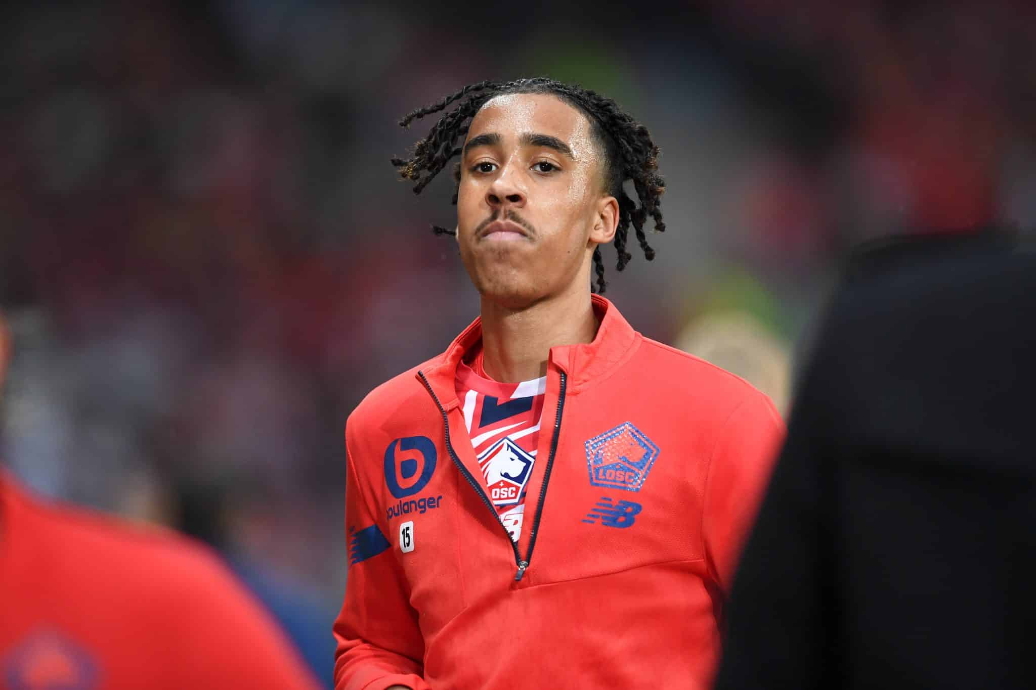 Leny Yoro em a&ccedil;&atilde;o pelo Lille. Foto: Icon Sport