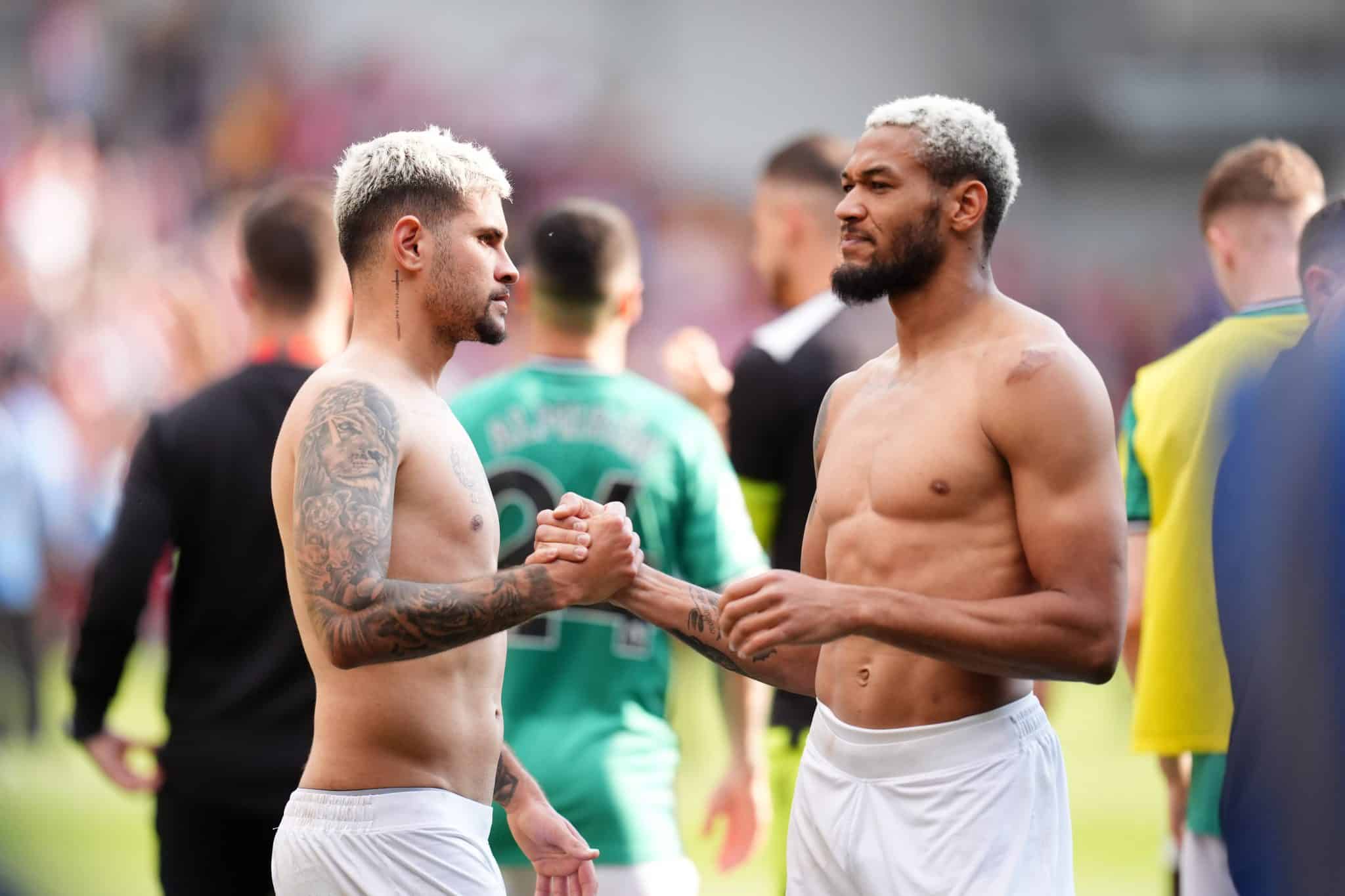 Foto: (IconSport) - Bruno Guimar&atilde;es e Joelinton, do Newcastle