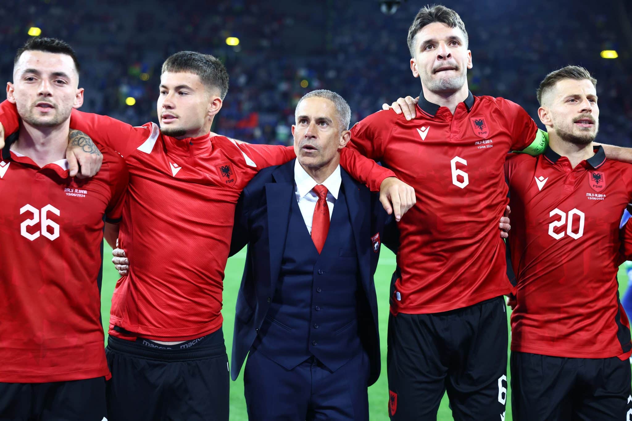 Foto: (IconSport) - Sylvinho, t&eacute;cnico da Alb&acirc;nia