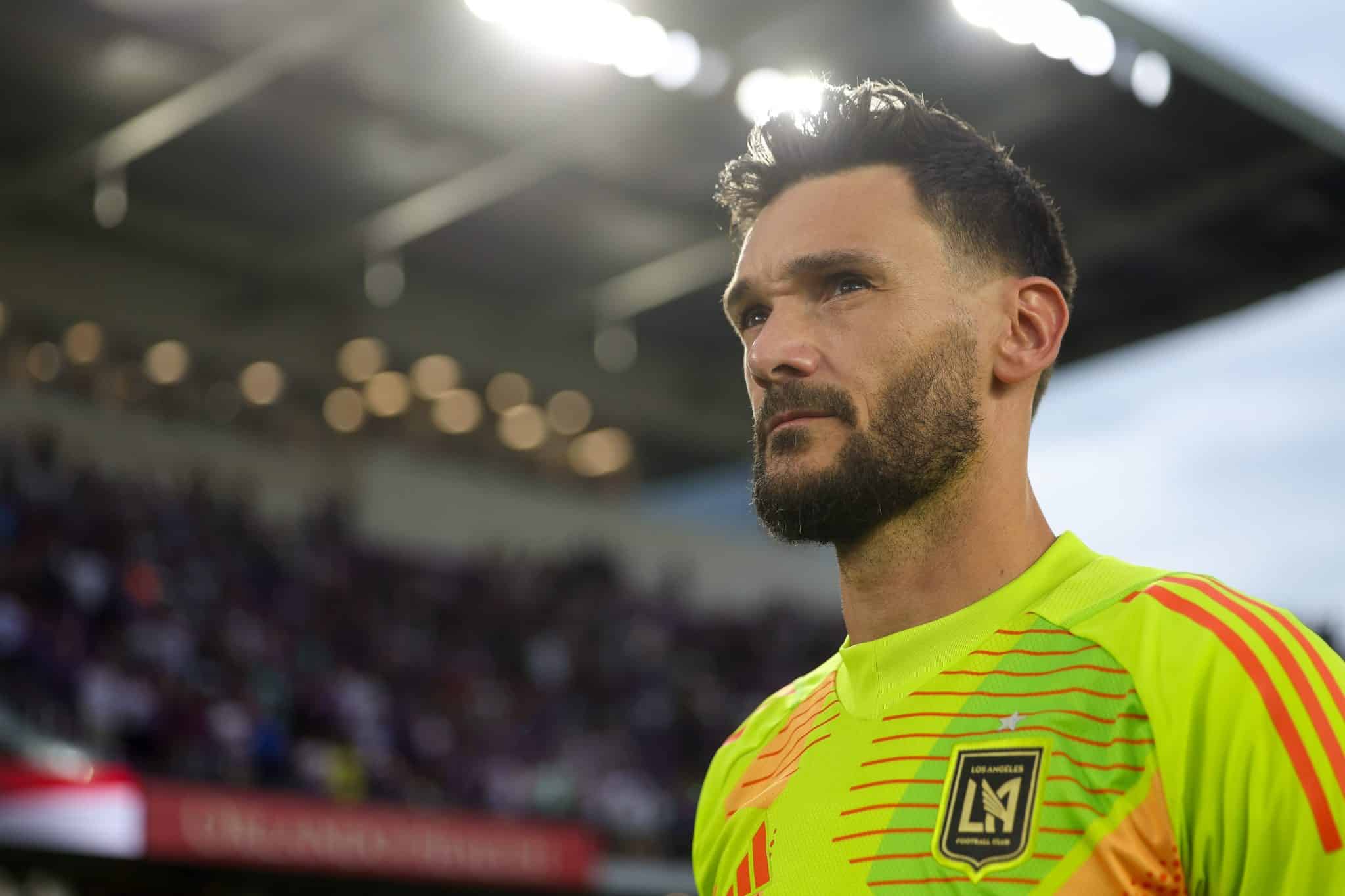 Lloris repudia m&uacute;sica racista de argentinos enquanto vice-presidente defende atletas