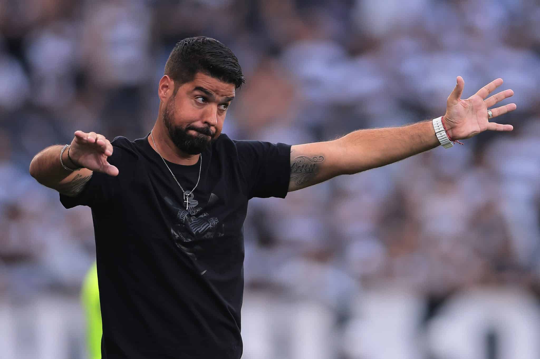 Corinthians: Rota de colis&atilde;o e falta de urg&ecirc;ncia: os bastidores da demiss&atilde;o de Ant&oacute;nio Oliveira