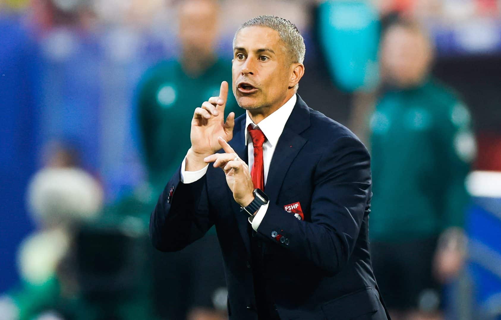 Sylvinho renova contrato com sele&ccedil;&atilde;o da Alb&acirc;nia e recebe miss&atilde;o (quase) imposs&iacute;vel