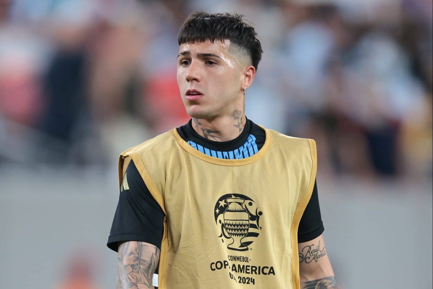 Bastidores do Chelsea: site detalha como racismo de Enzo Fern&aacute;ndez rachou elenco