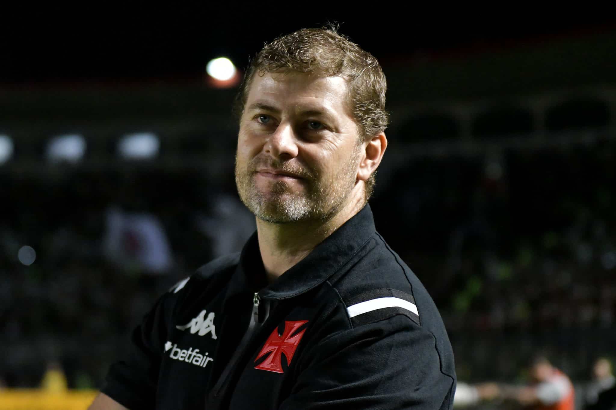 Interino do Vasco s&oacute; est&aacute; atr&aacute;s de Artur Jorge e Abel Ferreira em ranking do Brasileiro