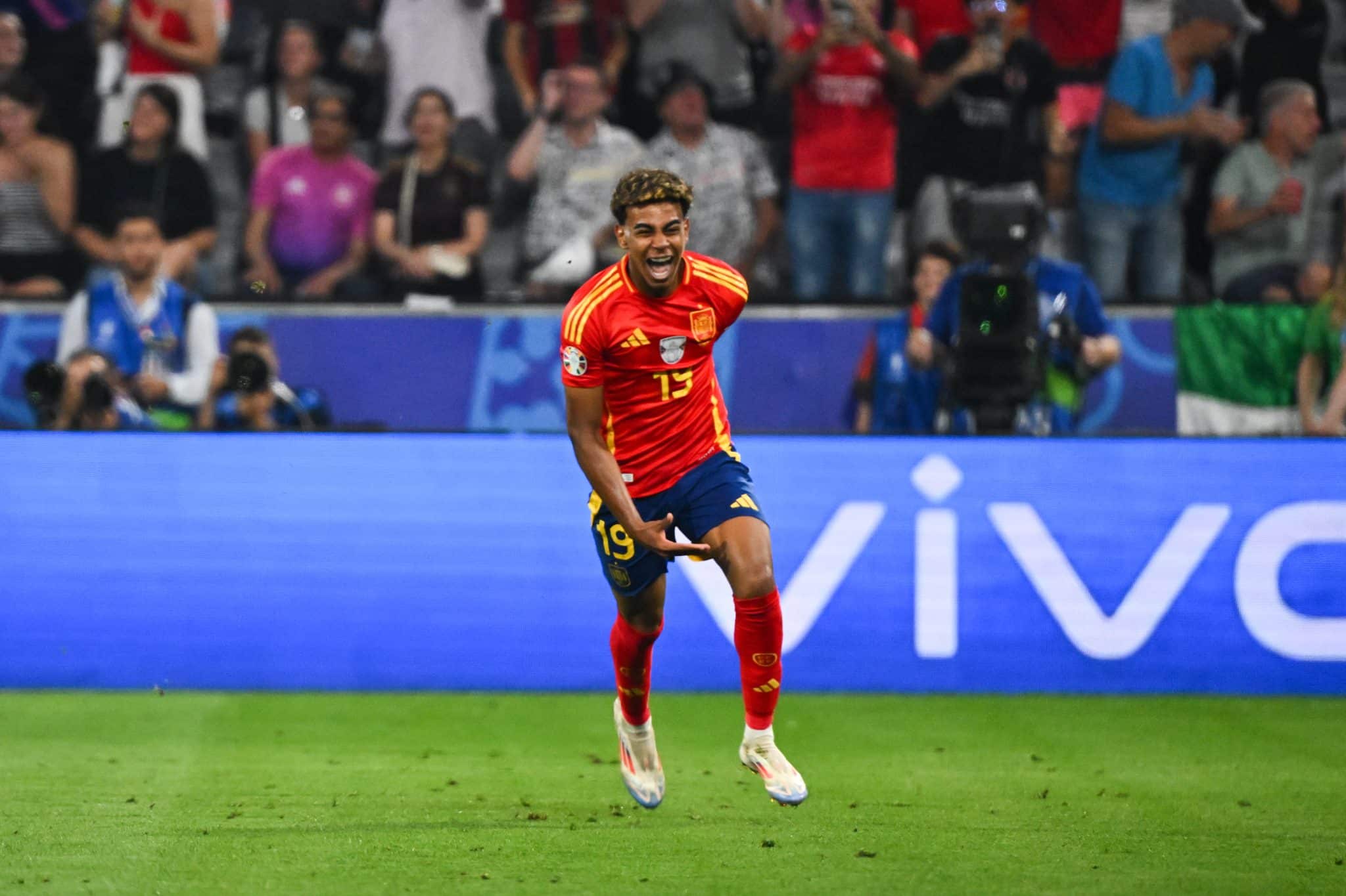 Yamal quebra recorde hist&oacute;rico, Espanha freia Mbapp&eacute; e vai &agrave; final da Euro
