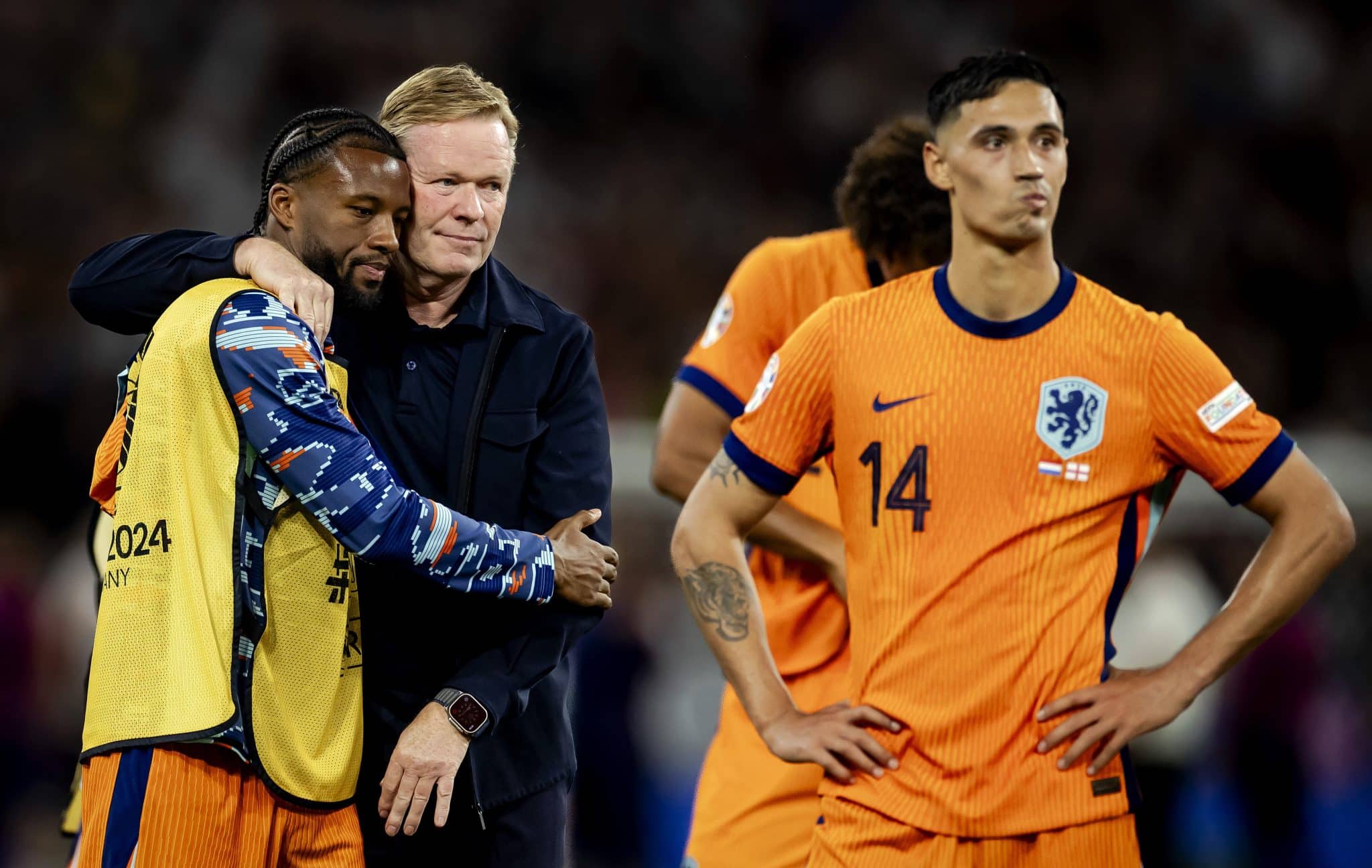 Koeman consola Wijnaldum ap&oacute;s elimina&ccedil;&atilde;o da Holanda na Euro 