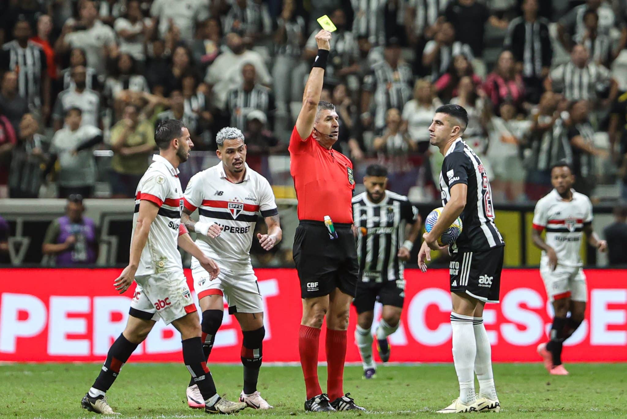 &Aacute;rbitro Marcelo de Lima Henrique, durante Atl&eacute;tico-MG x S&atilde;o Paulo