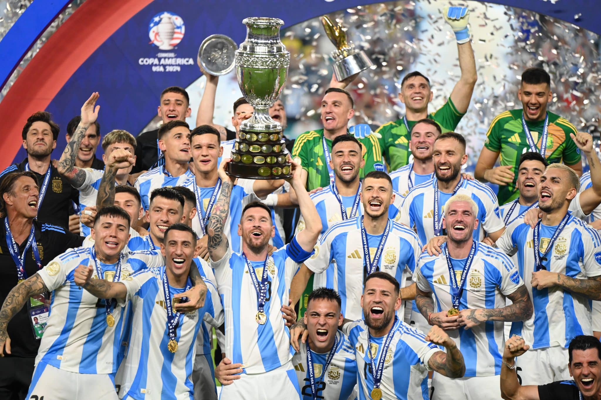 Jogadores da sele&ccedil;&atilde;o argentina celebram t&iacute;tulo da Copa Am&eacute;rica