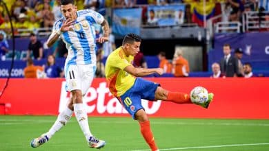 Jogar aqui, jogar l&aacute;: o dilema que define o futebol sudaca