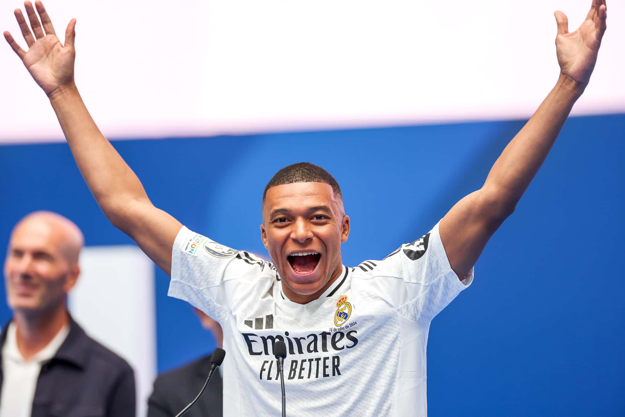 Com emo&ccedil;&atilde;o e refer&ecirc;ncias a CR7, Mbapp&eacute; tem apresenta&ccedil;&atilde;o hist&oacute;rica no Real Madrid
