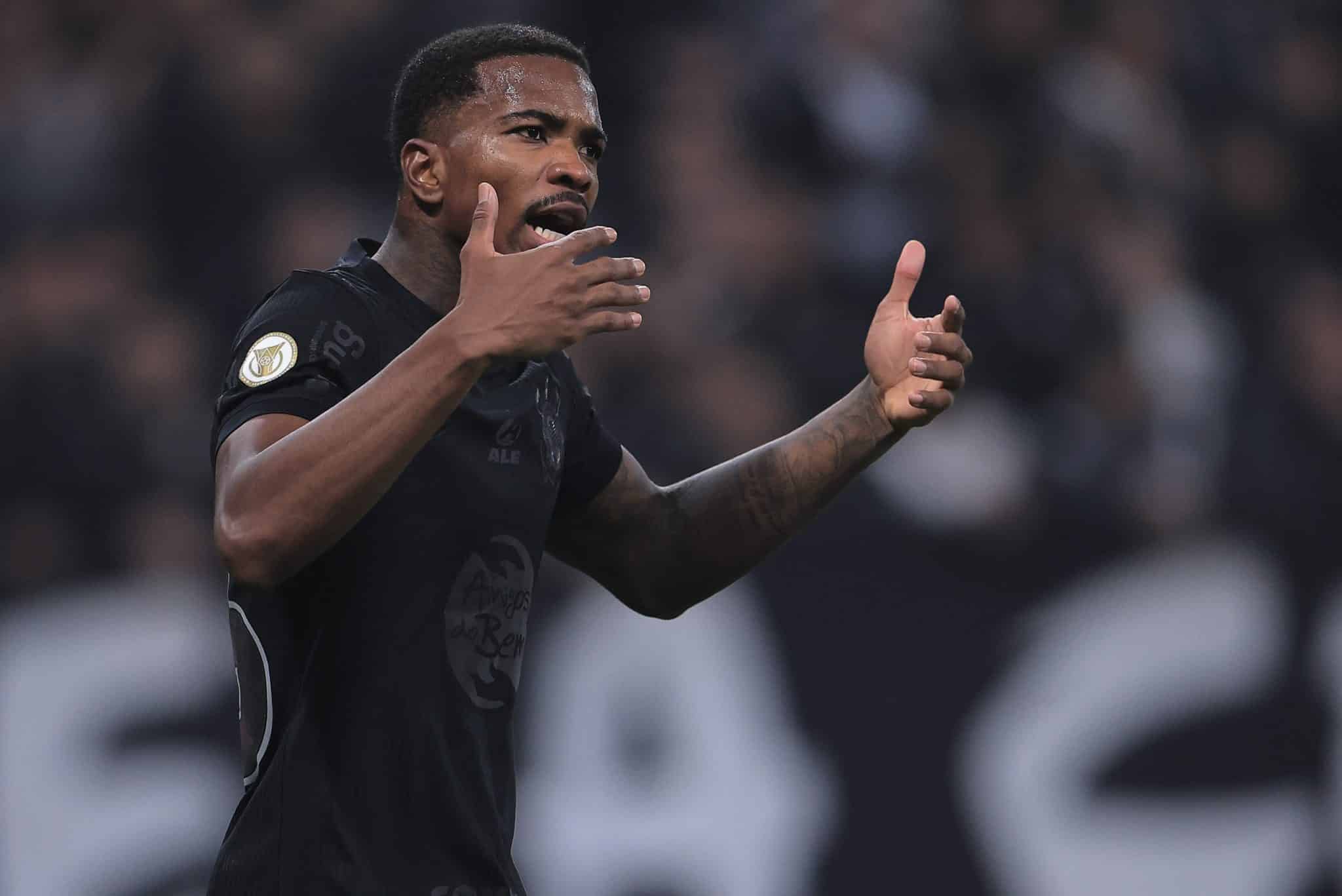 Corinthians multa Cac&aacute; ap&oacute;s rea&ccedil;&atilde;o explosiva contra jornalistas; entenda o que motivou a atitude