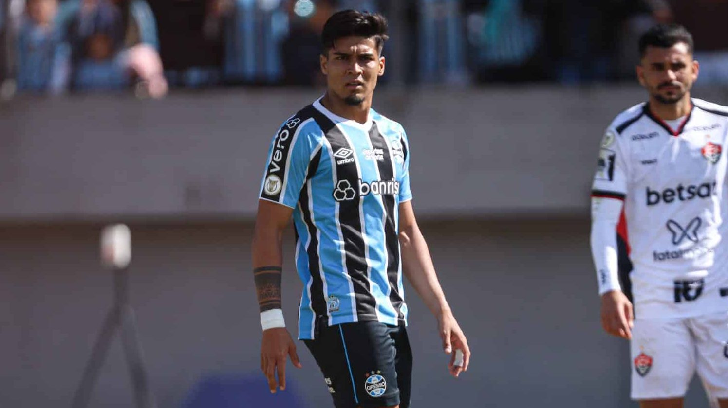 Gr&ecirc;mio: estreia de Arezo empolgou, mas Renato tem motivos para manter refor&ccedil;o no banco