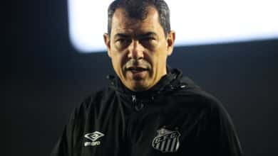 Santos: tempo mostra que n&atilde;o liberar Carille para o Corinthians foi acerto da diretoria