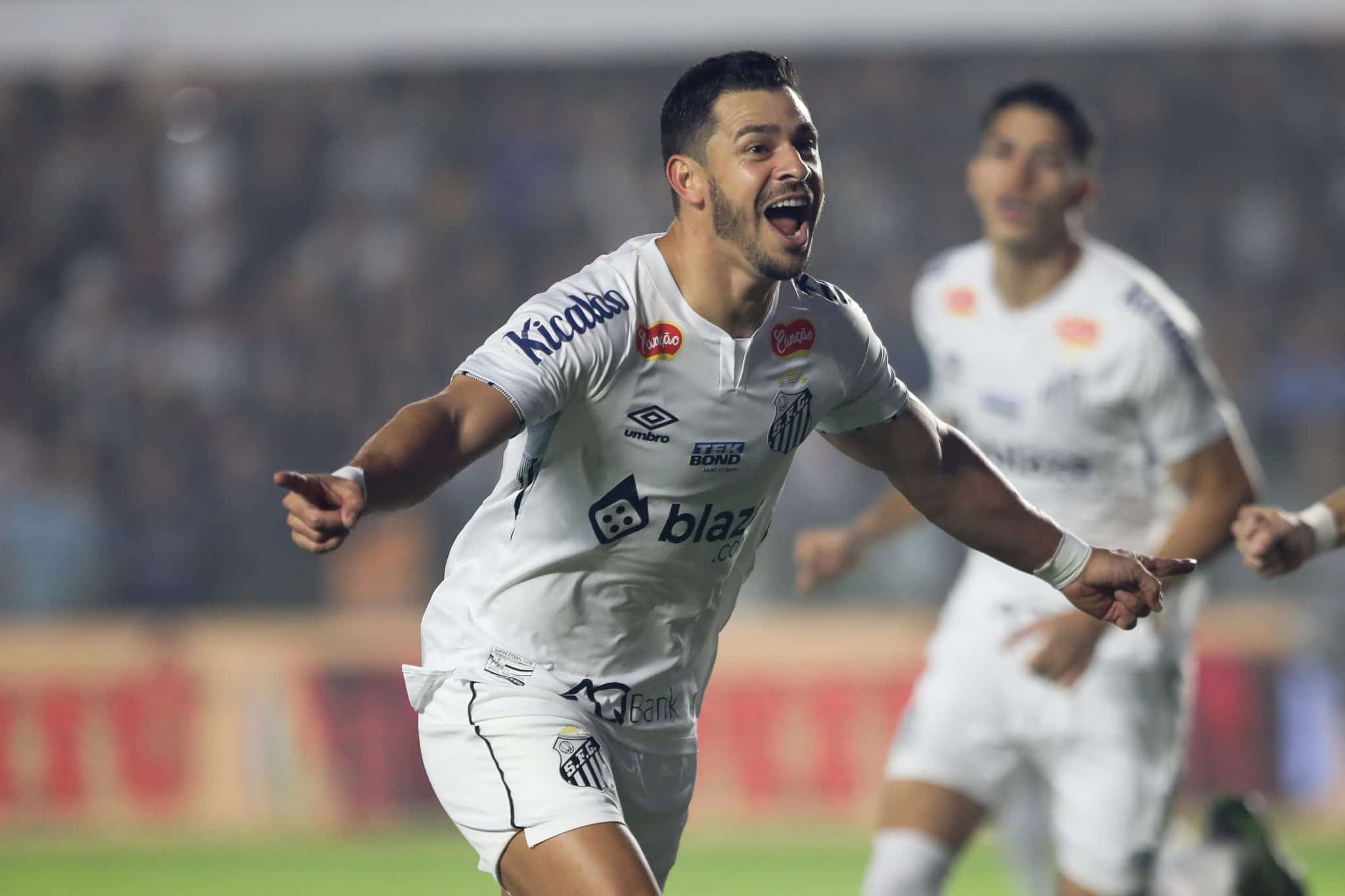Goleada prova que o Santos &lsquo;s&oacute;&rsquo; precisa da Vila Belmiro para voltar &agrave; S&eacute;rie A