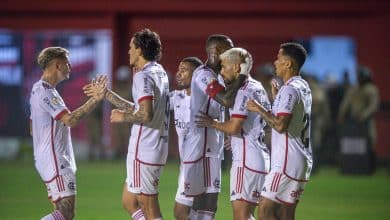 Com her&oacute;i improv&aacute;vel, Flamengo amplia longa marca positiva diante do Vit&oacute;ria