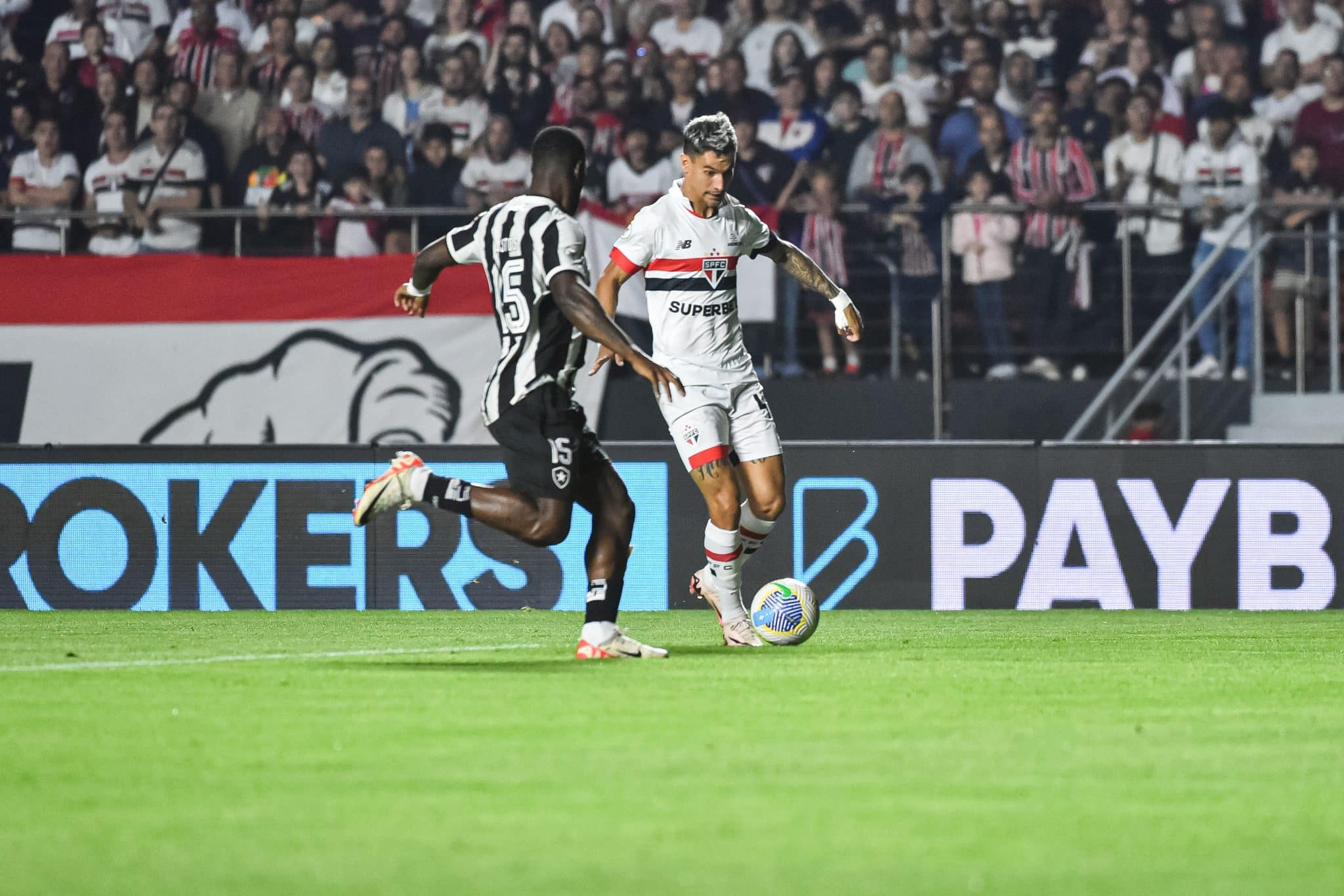 Ferreira, em a&ccedil;&atilde;o contra o Botafogo
