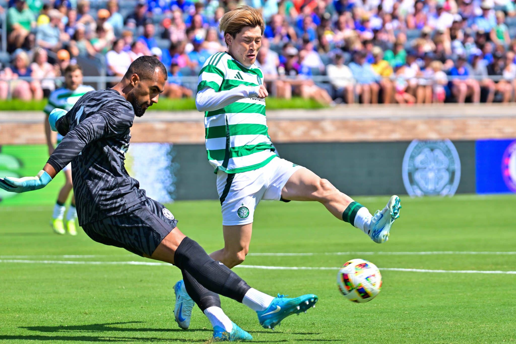 Robert S&aacute;nchez em a&ccedil;&atilde;o pelo Chelsea contra o Celtic