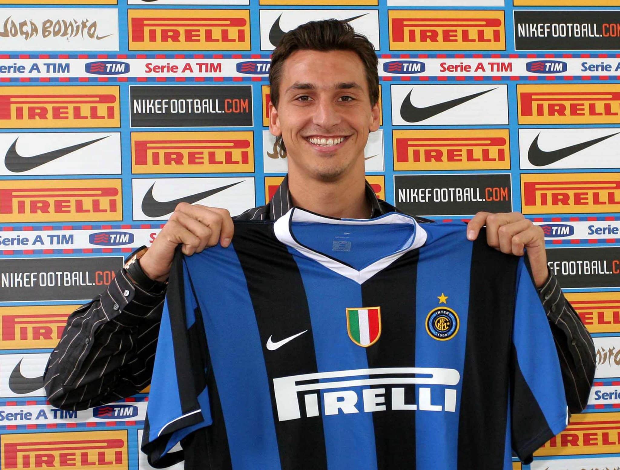 Ibrahimovic em sua apresenta&ccedil;&atilde;o na Internazionale ap&oacute;s transfer&ecirc;ncia da Juventus