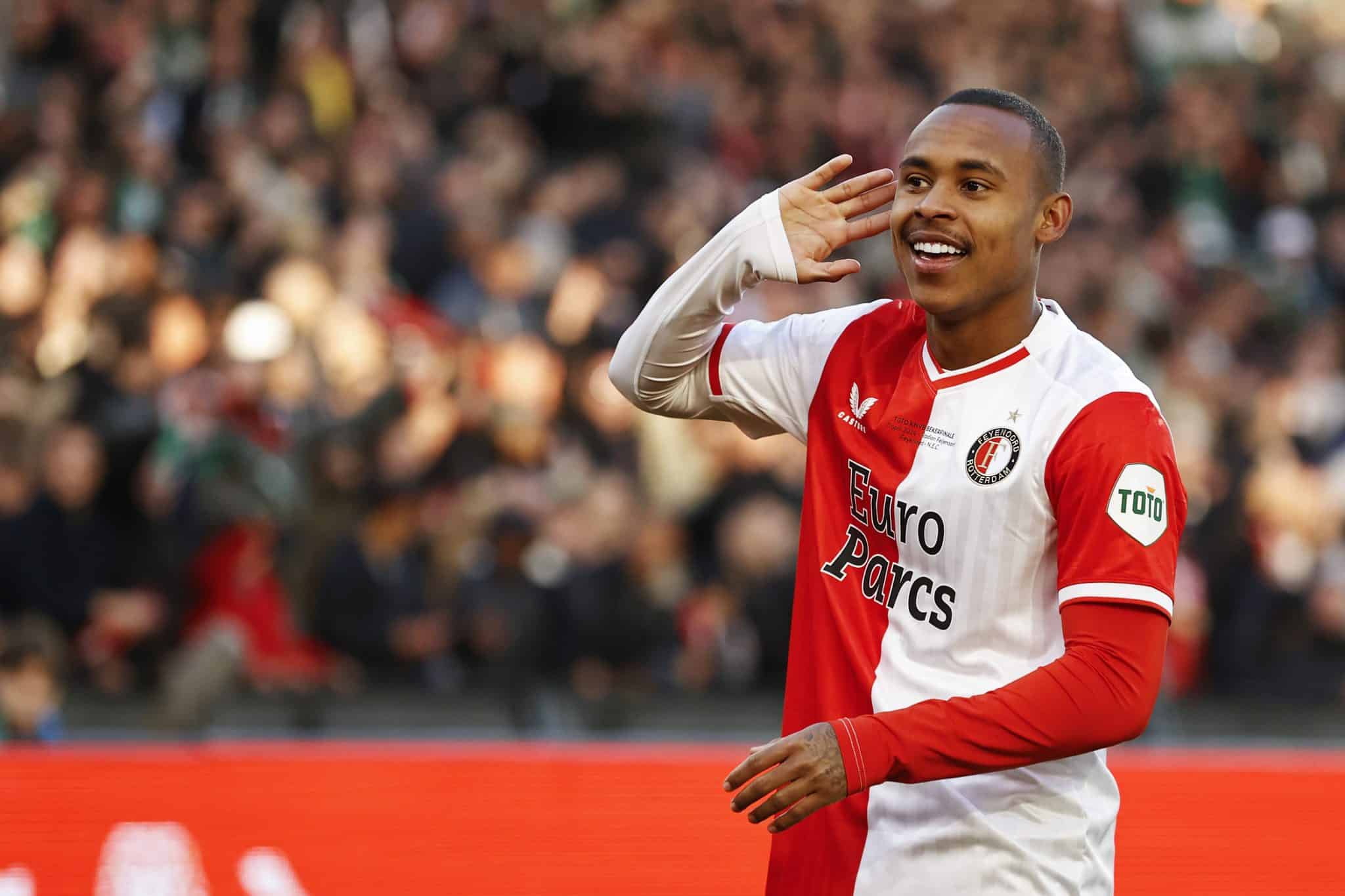 Igor Paix&atilde;o trabalhou com Slot no Feyenoord e interessa ao Liverpool