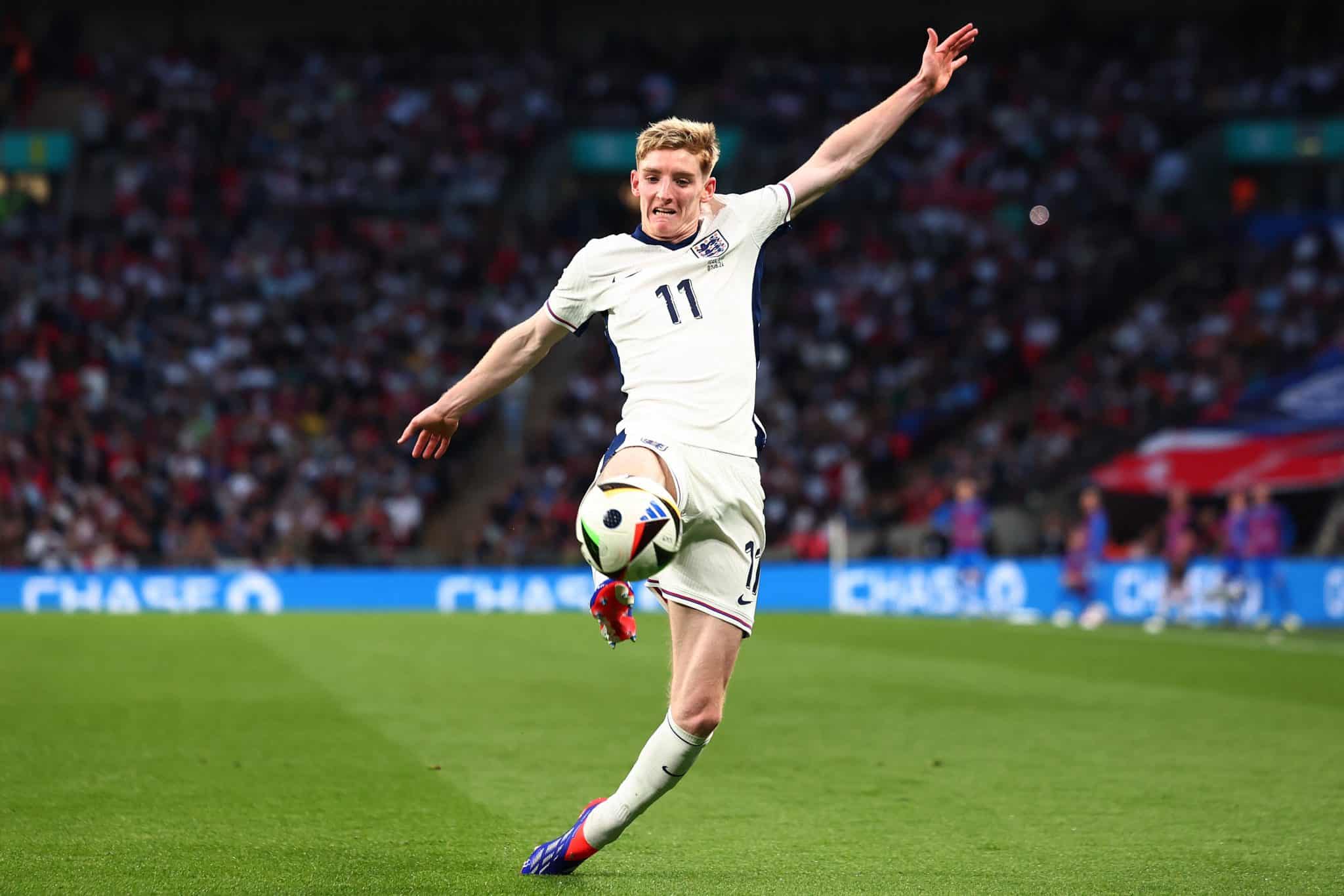 Liverpool monitora a situa&ccedil;&atilde;o do atacante Anthony Gordon do Newcastle