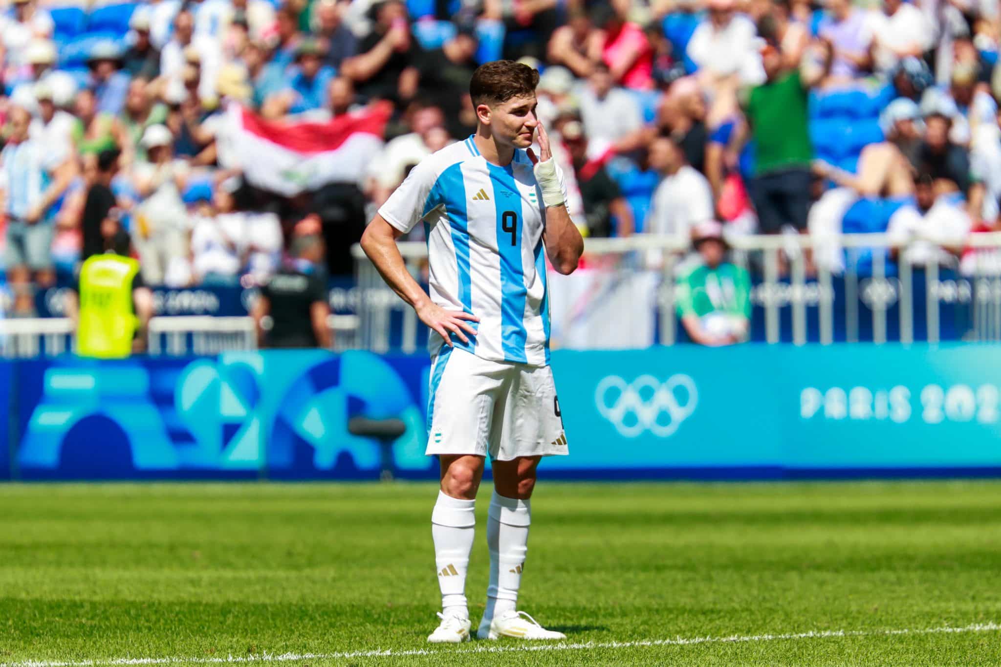 Guardiola deixa futuro de Julian &Aacute;lvarez em aberto no Manchester City